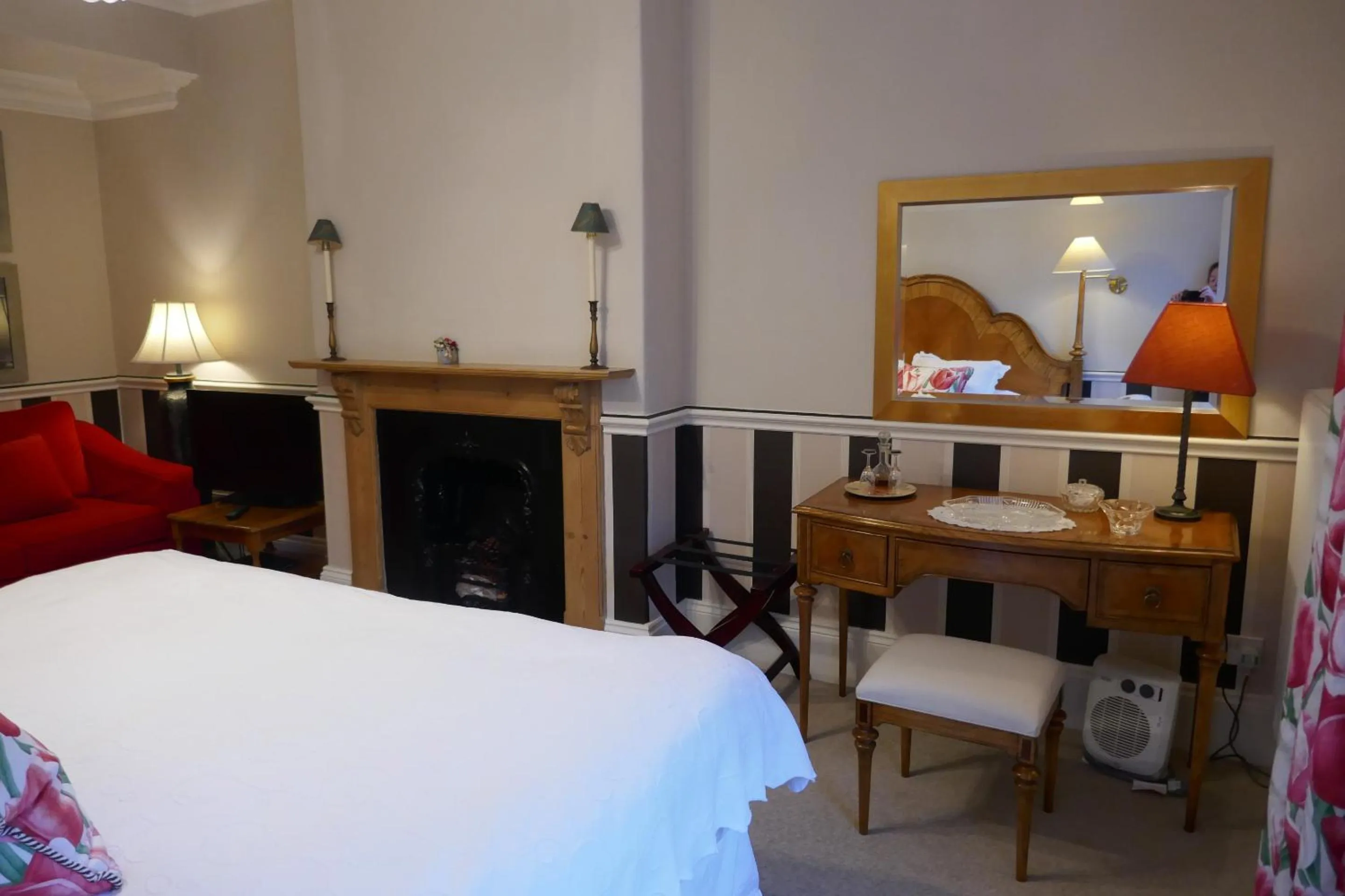 Bedroom, Bed in Kerrington House