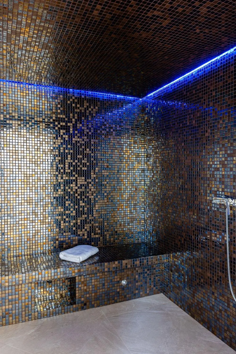 Steam room in Mas De La Senancole & Spa