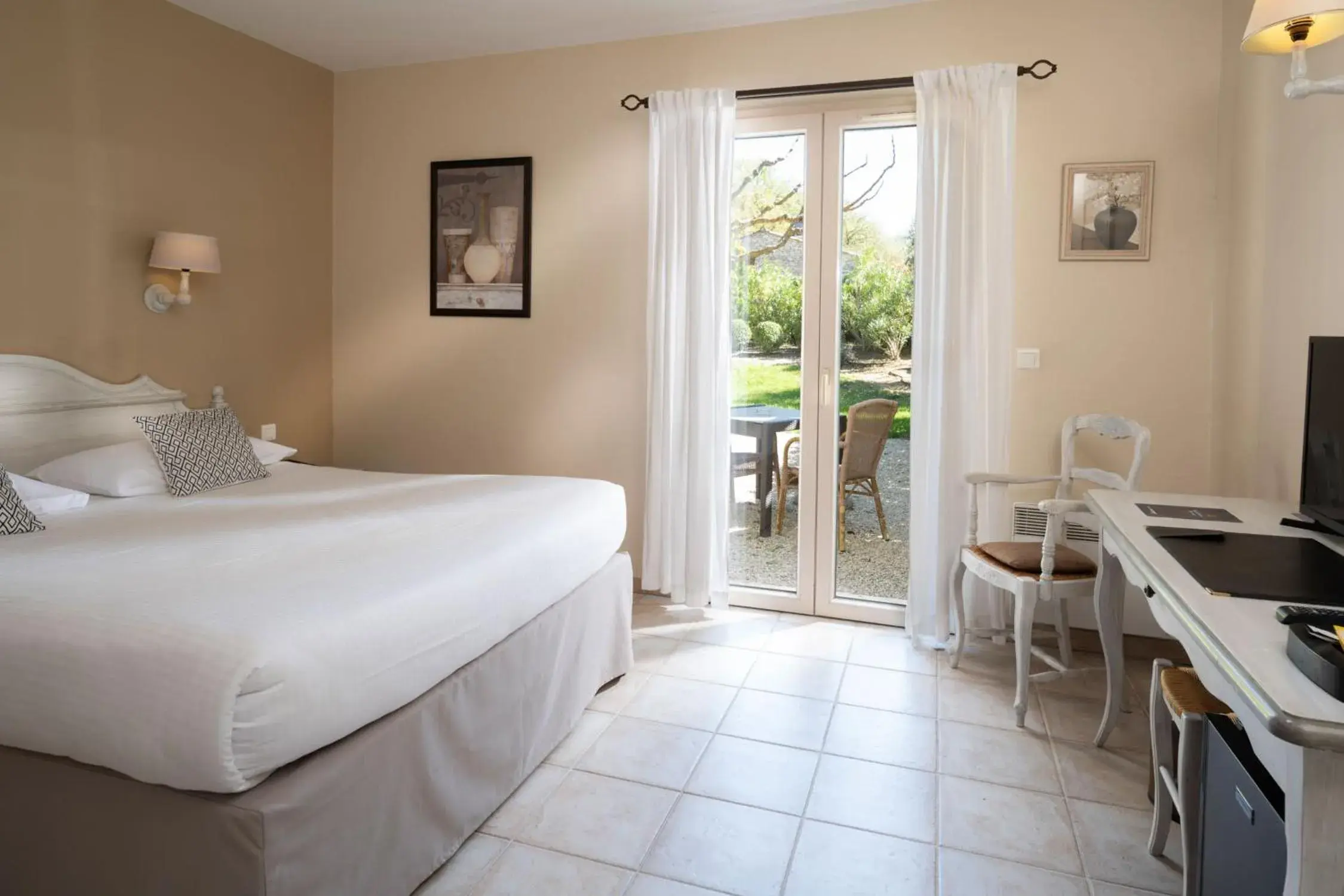 Double Room with Terrace in Mas De La Senancole & Spa Double Room with Terrace in Mas De La Senancole & Spa