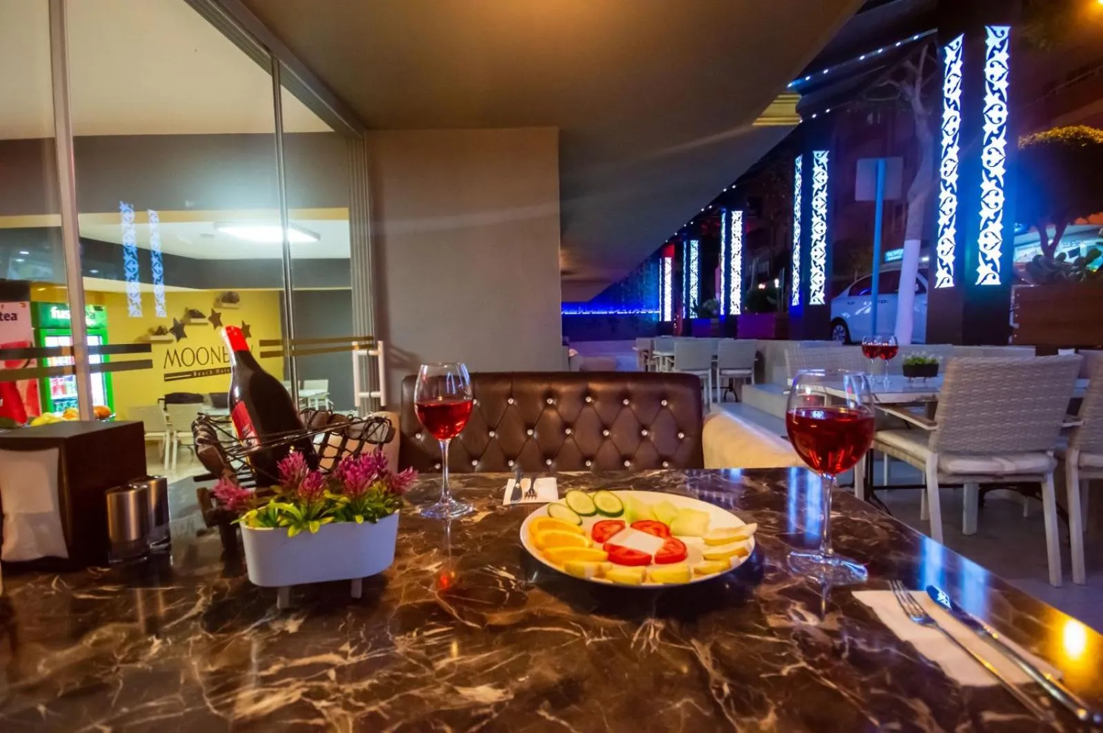 Restaurant/places to eat in MOONBOW BEACH HOTEL