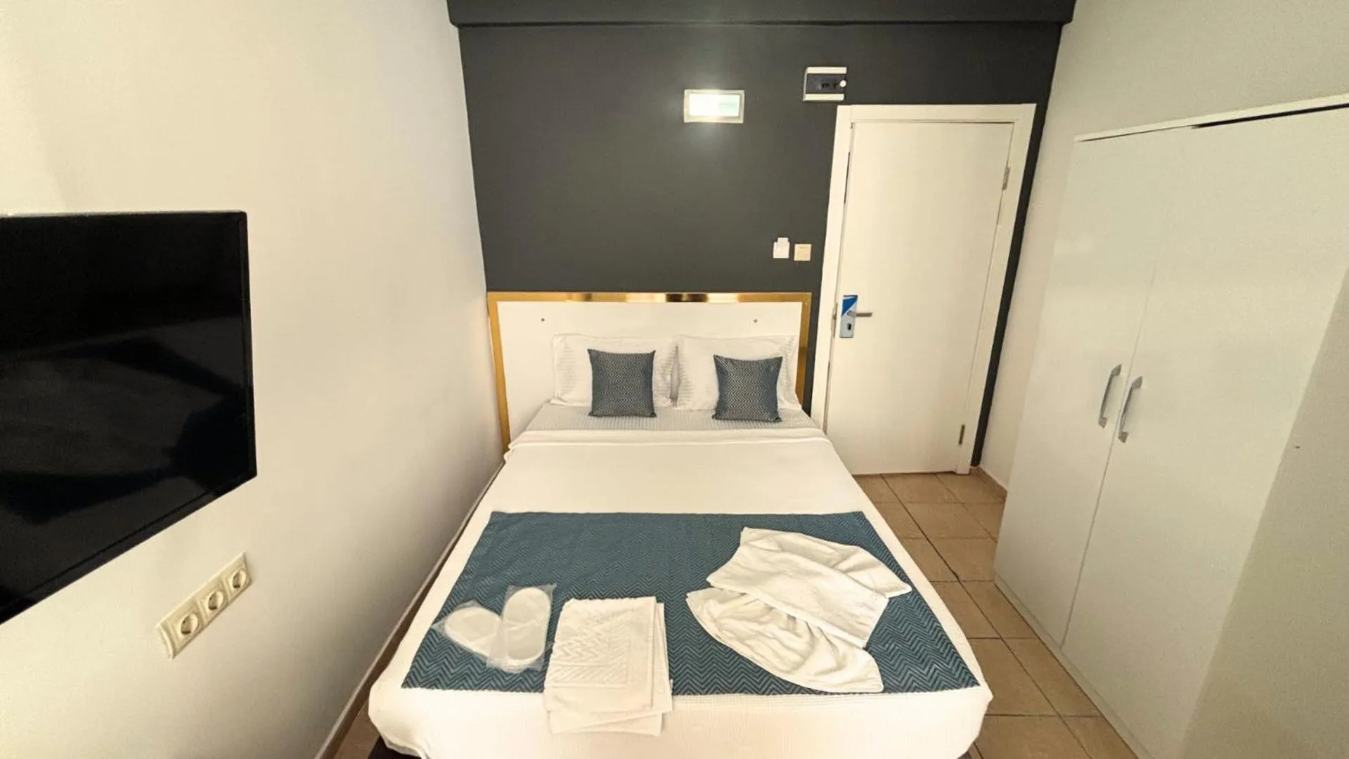 Bed in MOONBOW BEACH HOTEL