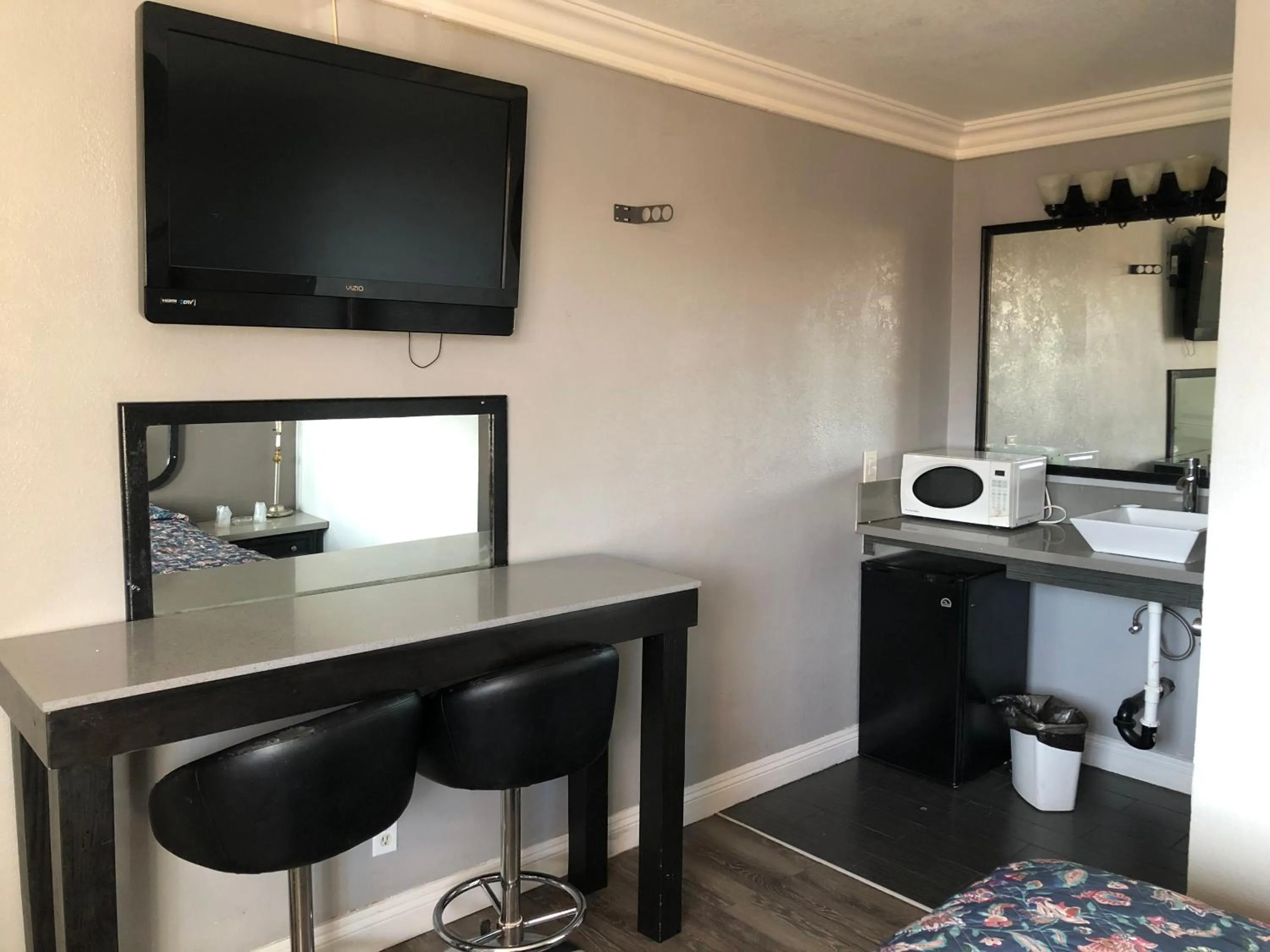 TV and multimedia in Flight Motel