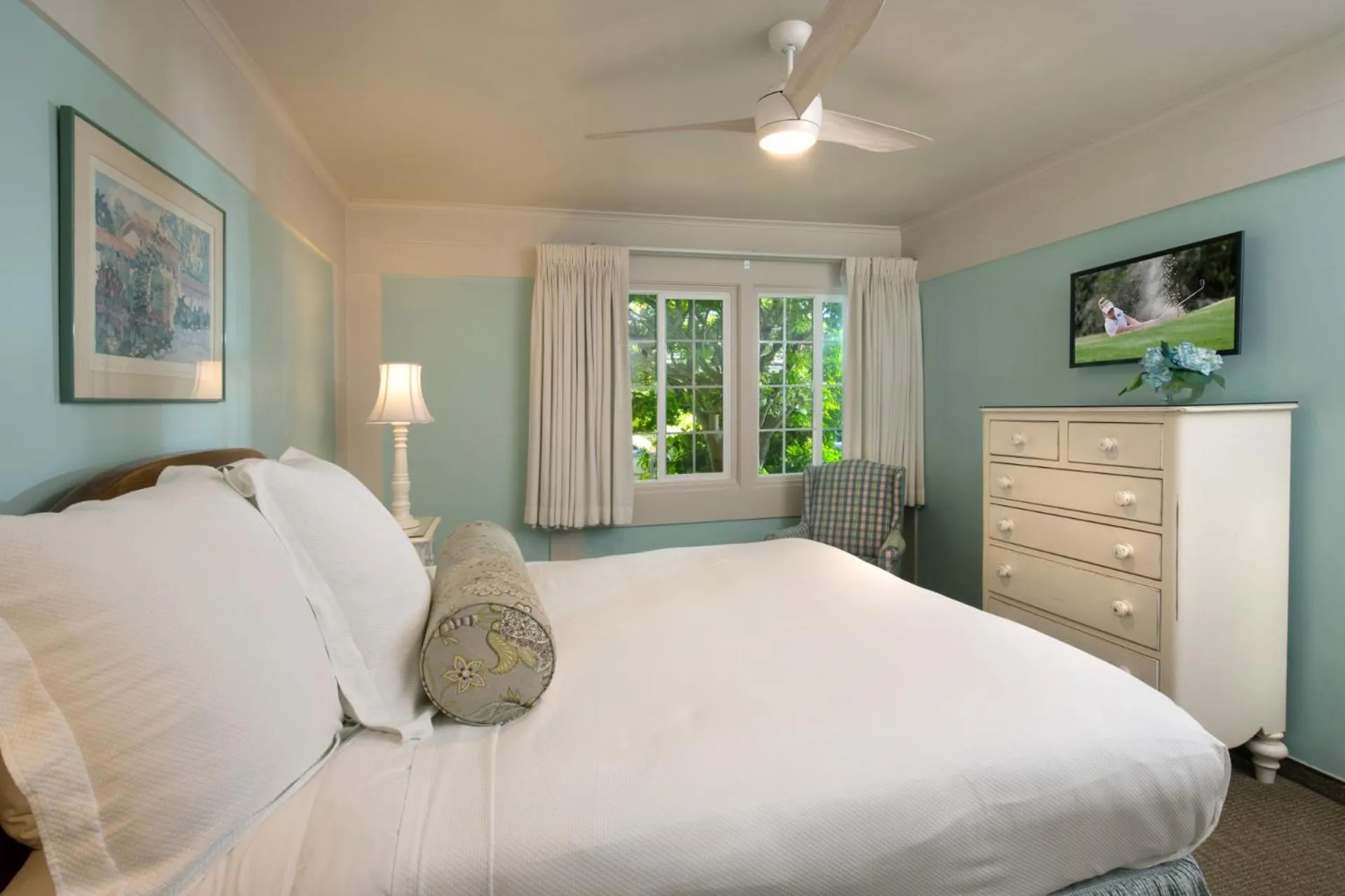 Bed in Horizon Inn & Ocean View Lodge