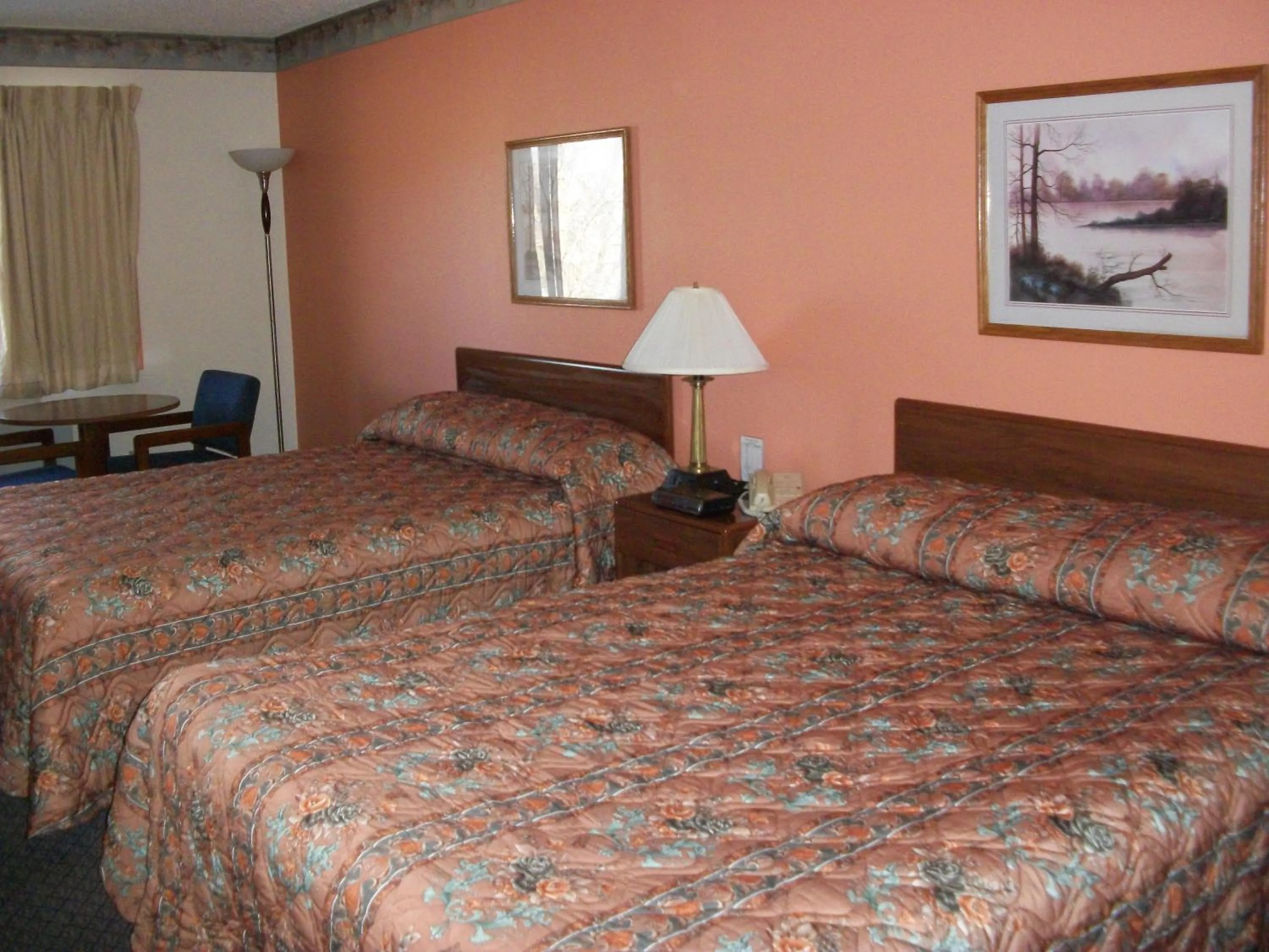 Double Room with Two Double Beds - single occupancy in Lodi Valley Suites