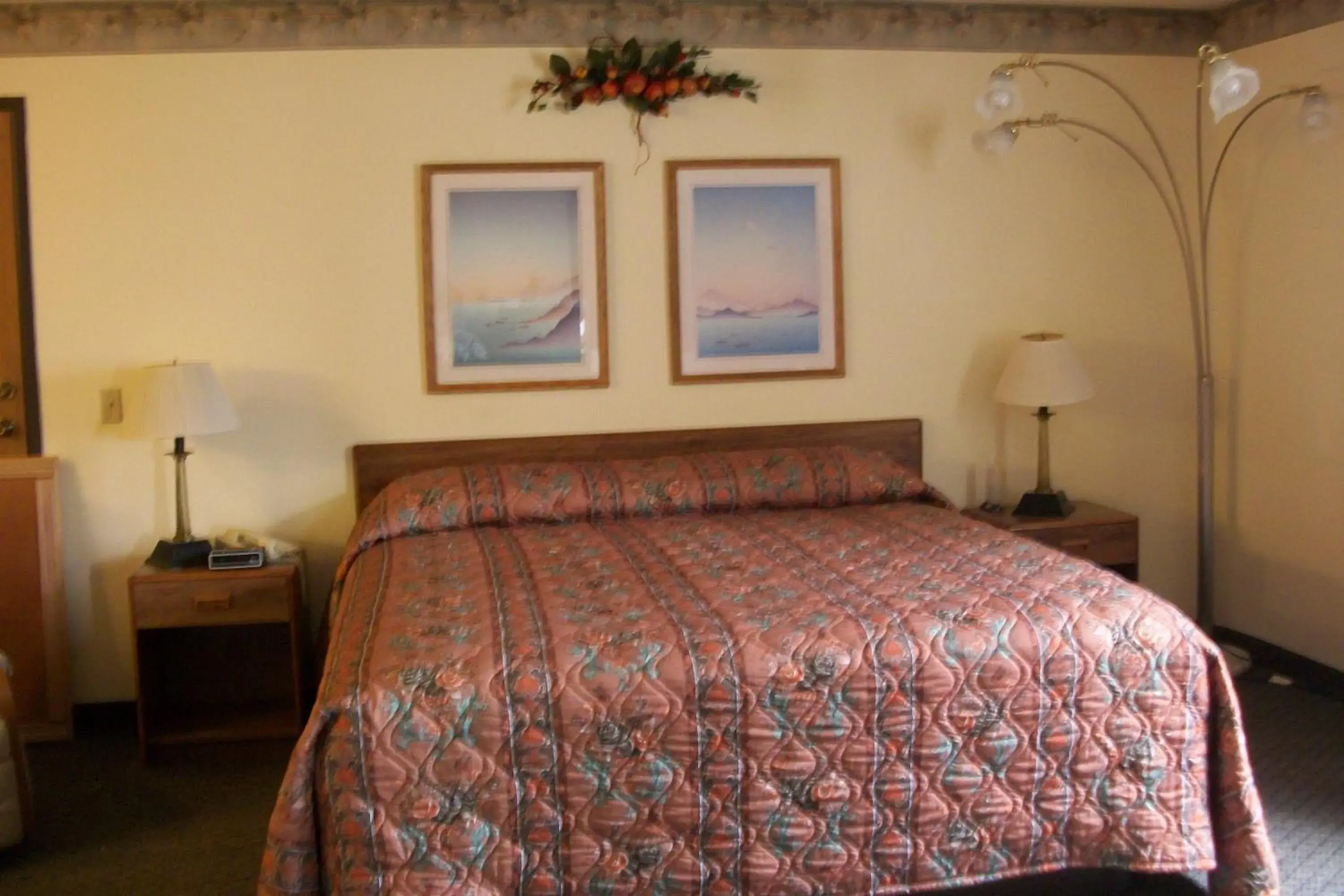 Deluxe King Suite in Lodi Valley Suites Deluxe King Suite in Lodi Valley Suites