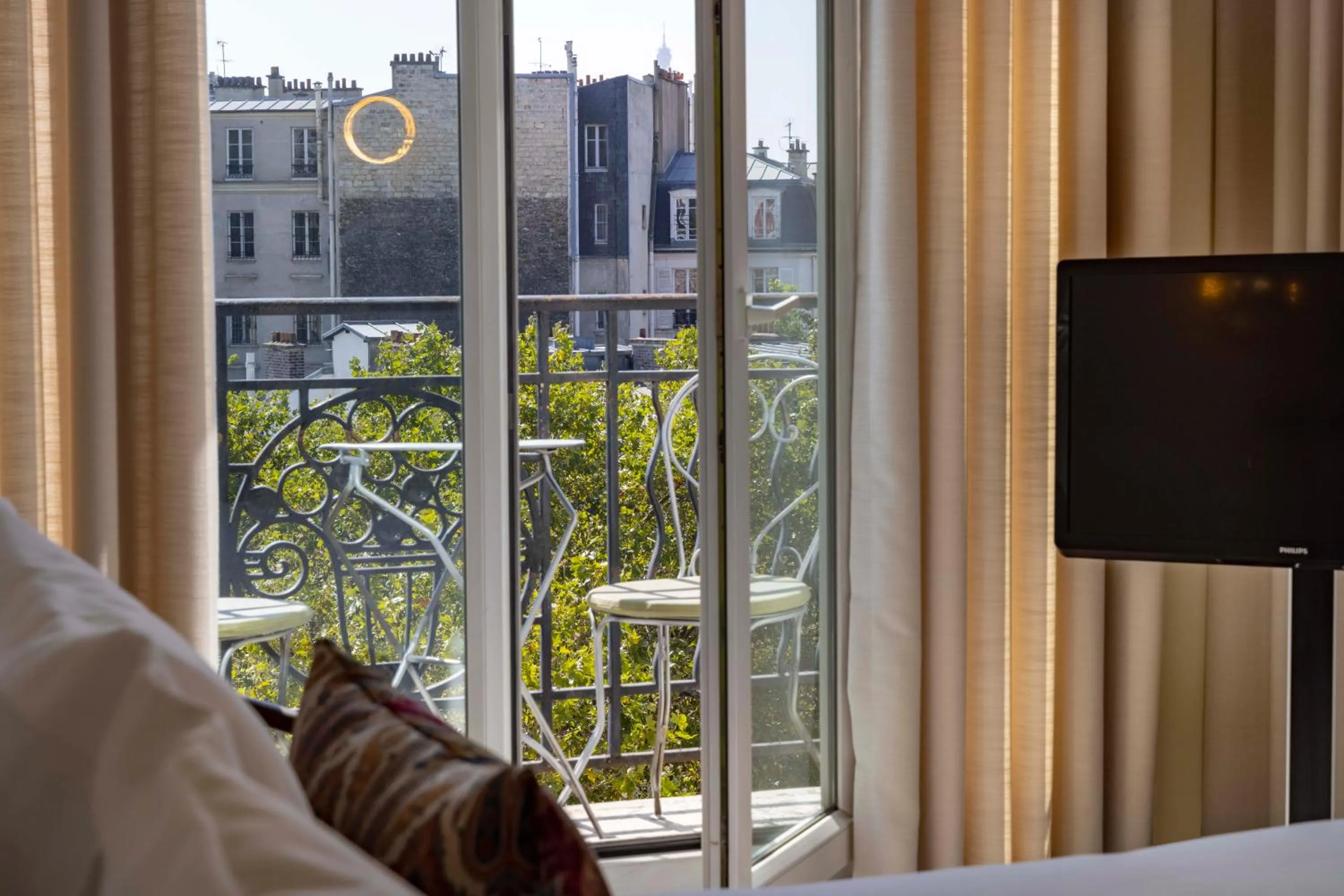 Balcony/Terrace, Bed in Hôtel de Banville