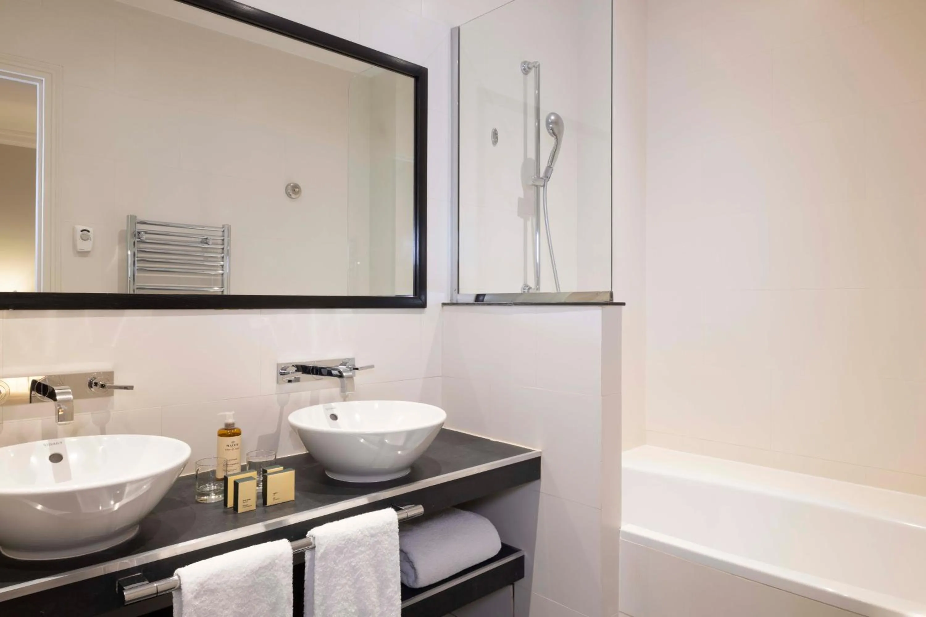 Bathroom in Hôtel de Banville