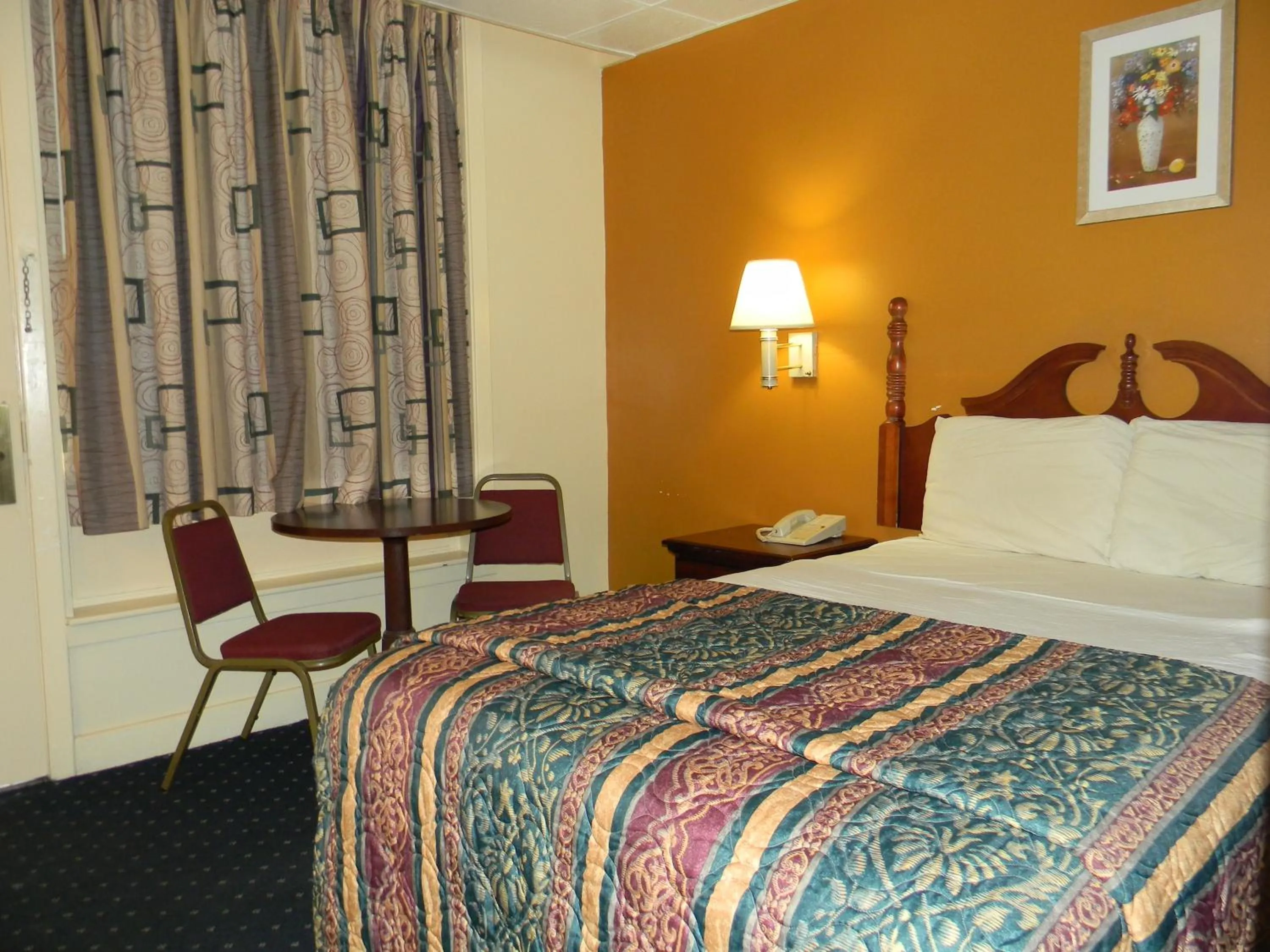 Bed in Fairfax Motel