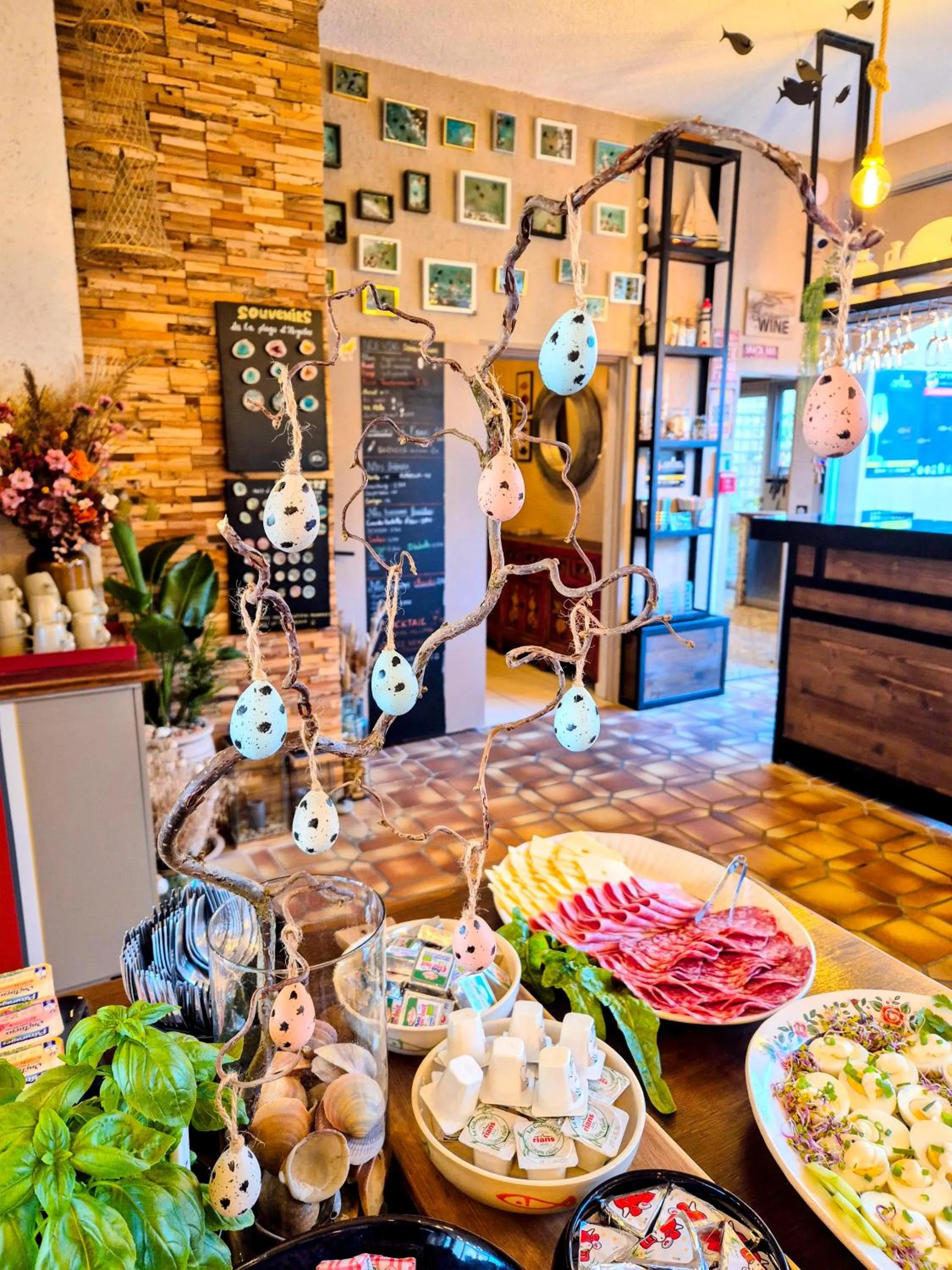 Breakfast in Hôtel Le Maritime