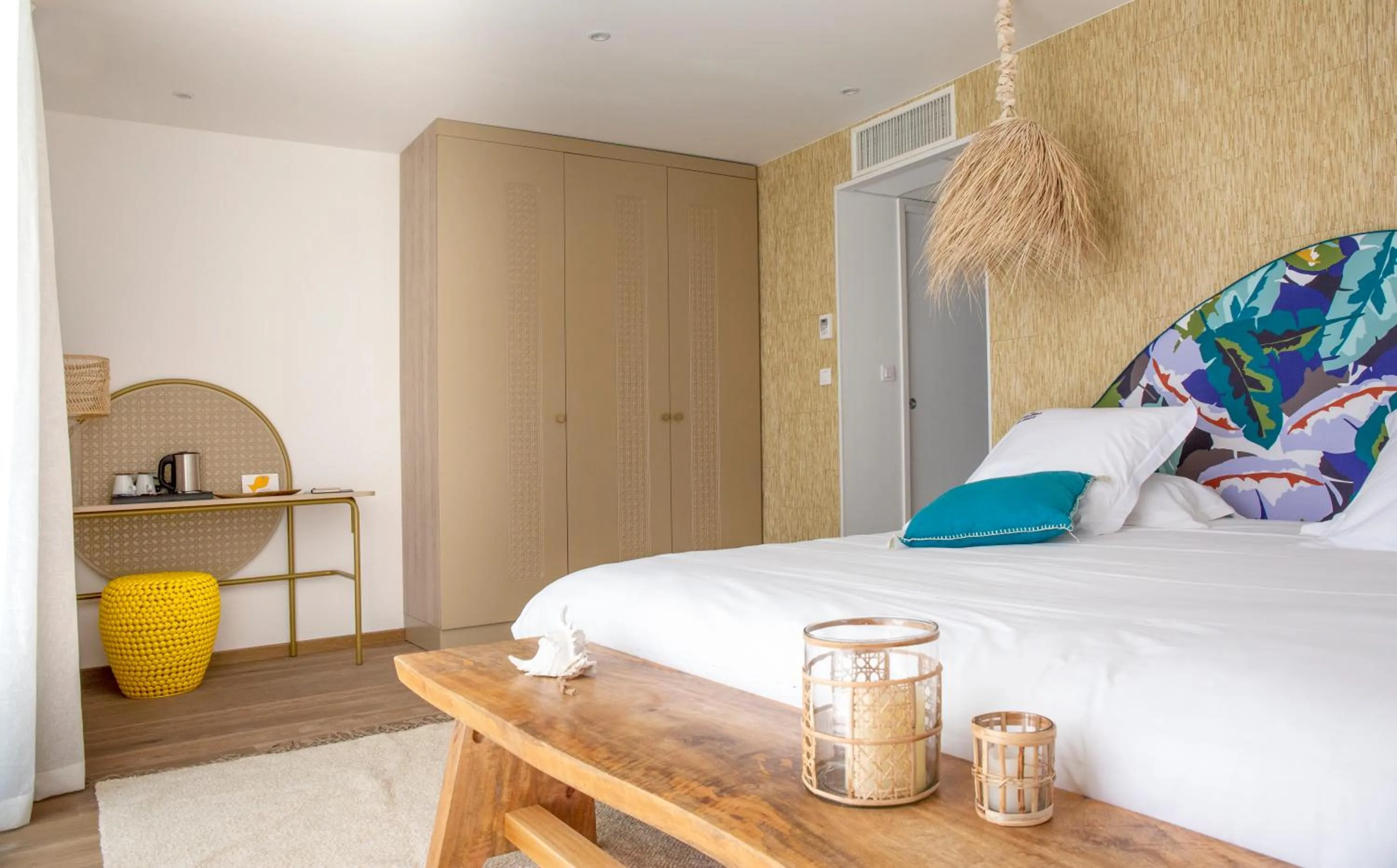 Photo of the whole room, Bed in Les Bulles de Mer - Hotel & Spa sur la Plage