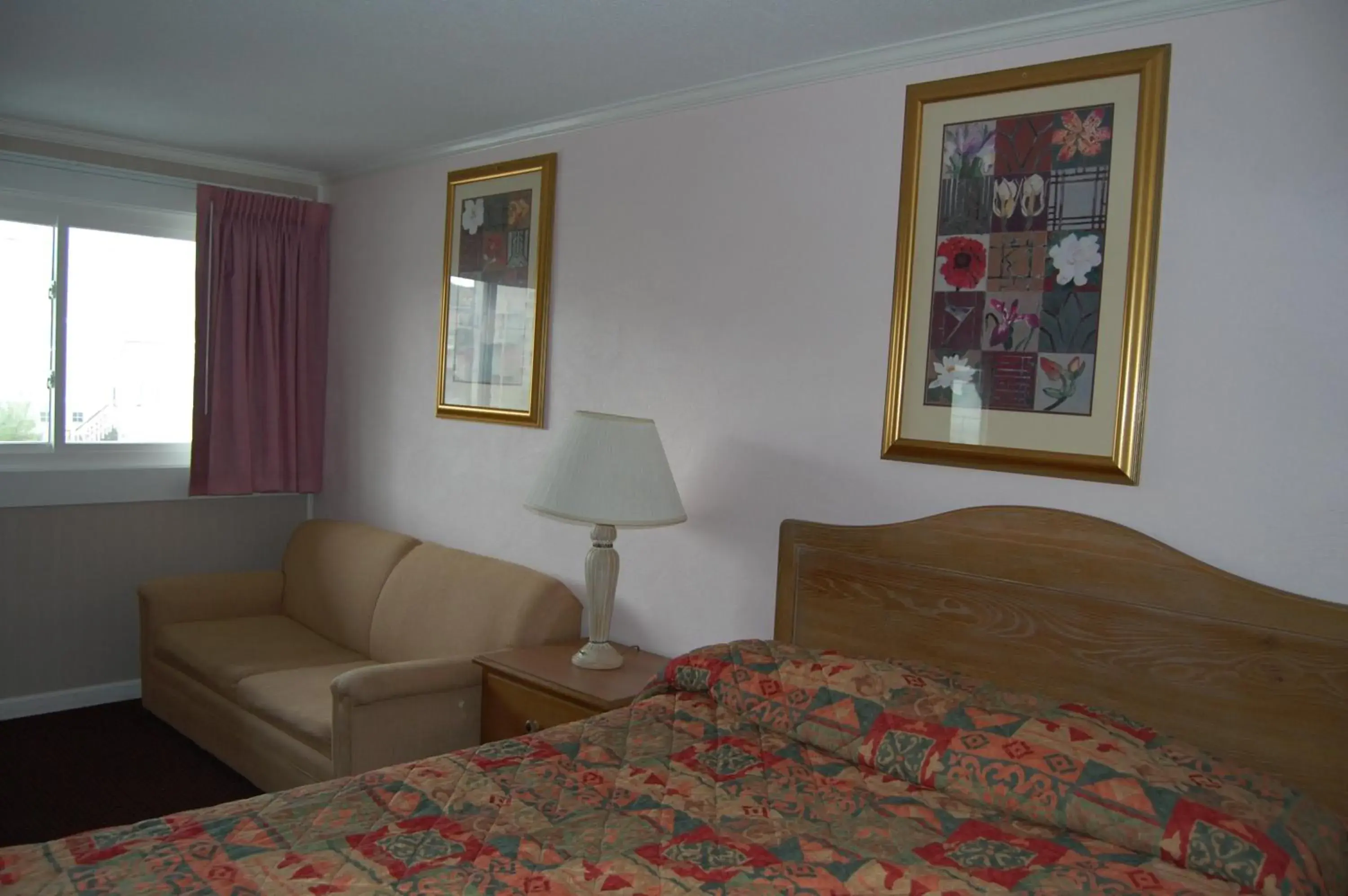 Queen Room - Non-Smoking in Sea Breeze Ocean City Queen Room - Non-Smoking in Sea Breeze Ocean City