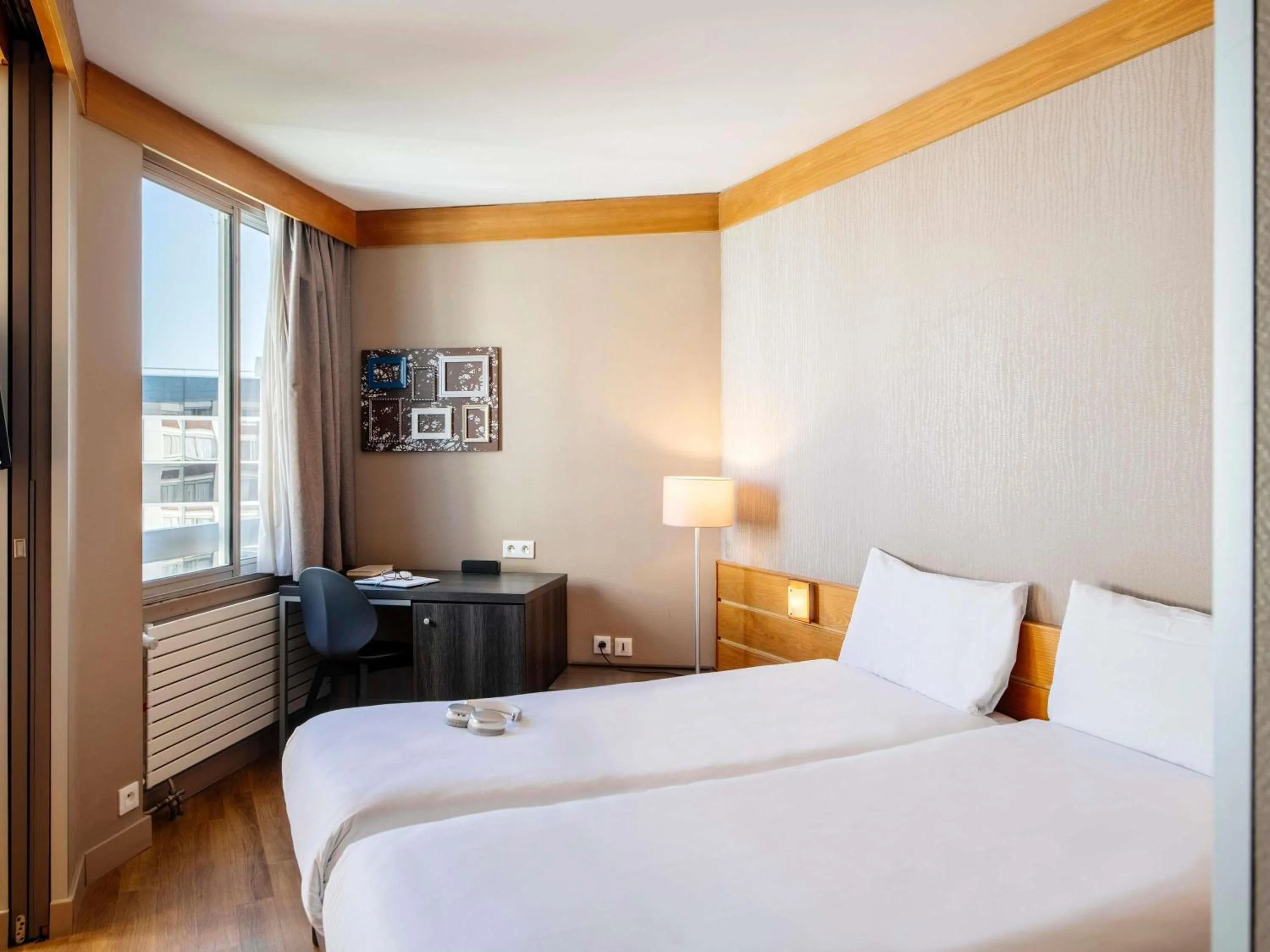 Bedroom, Bed in Aparthotel Adagio Paris XV