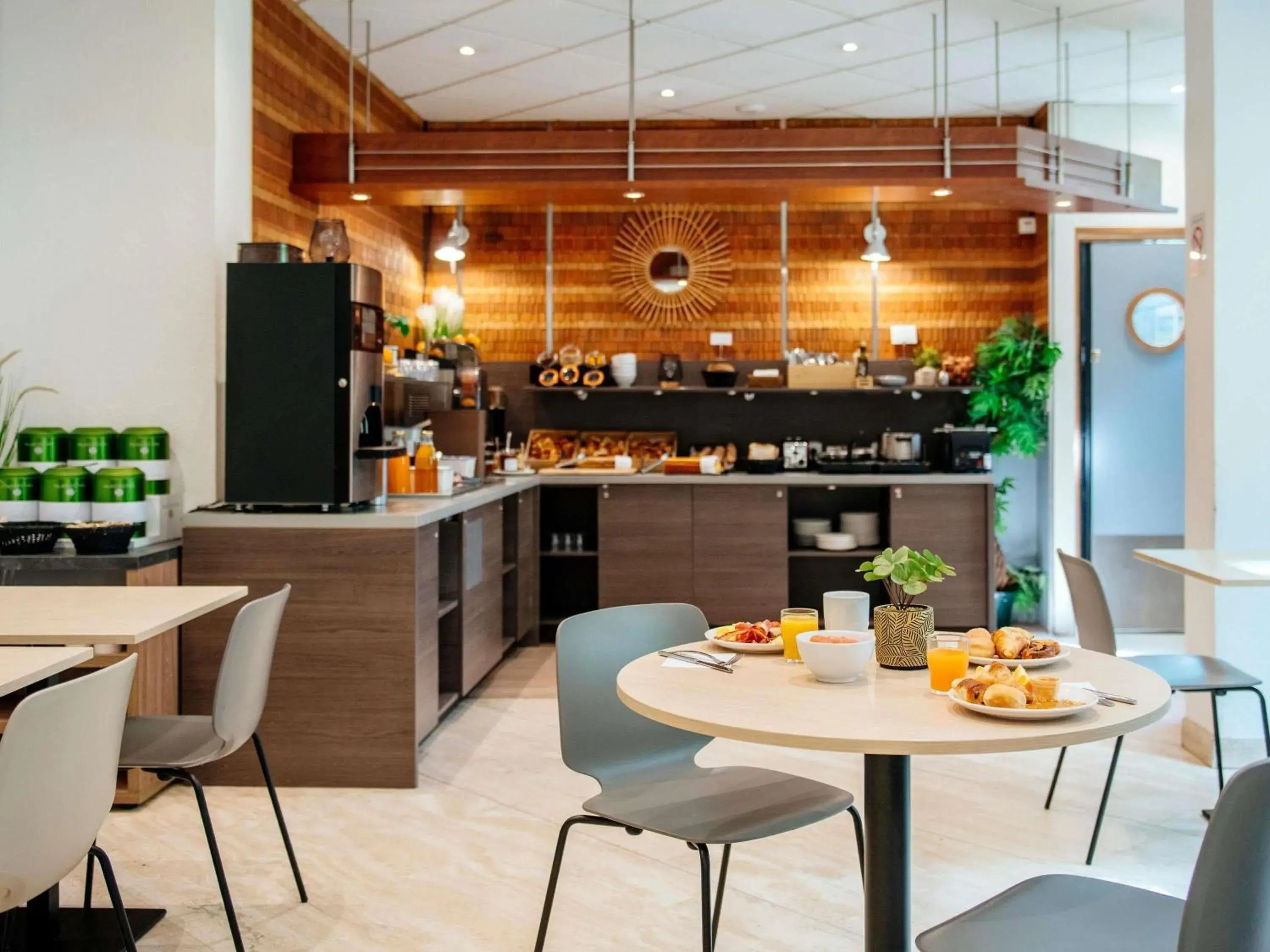 Breakfast in Aparthotel Adagio Paris XV Breakfast in Aparthotel Adagio Paris XV