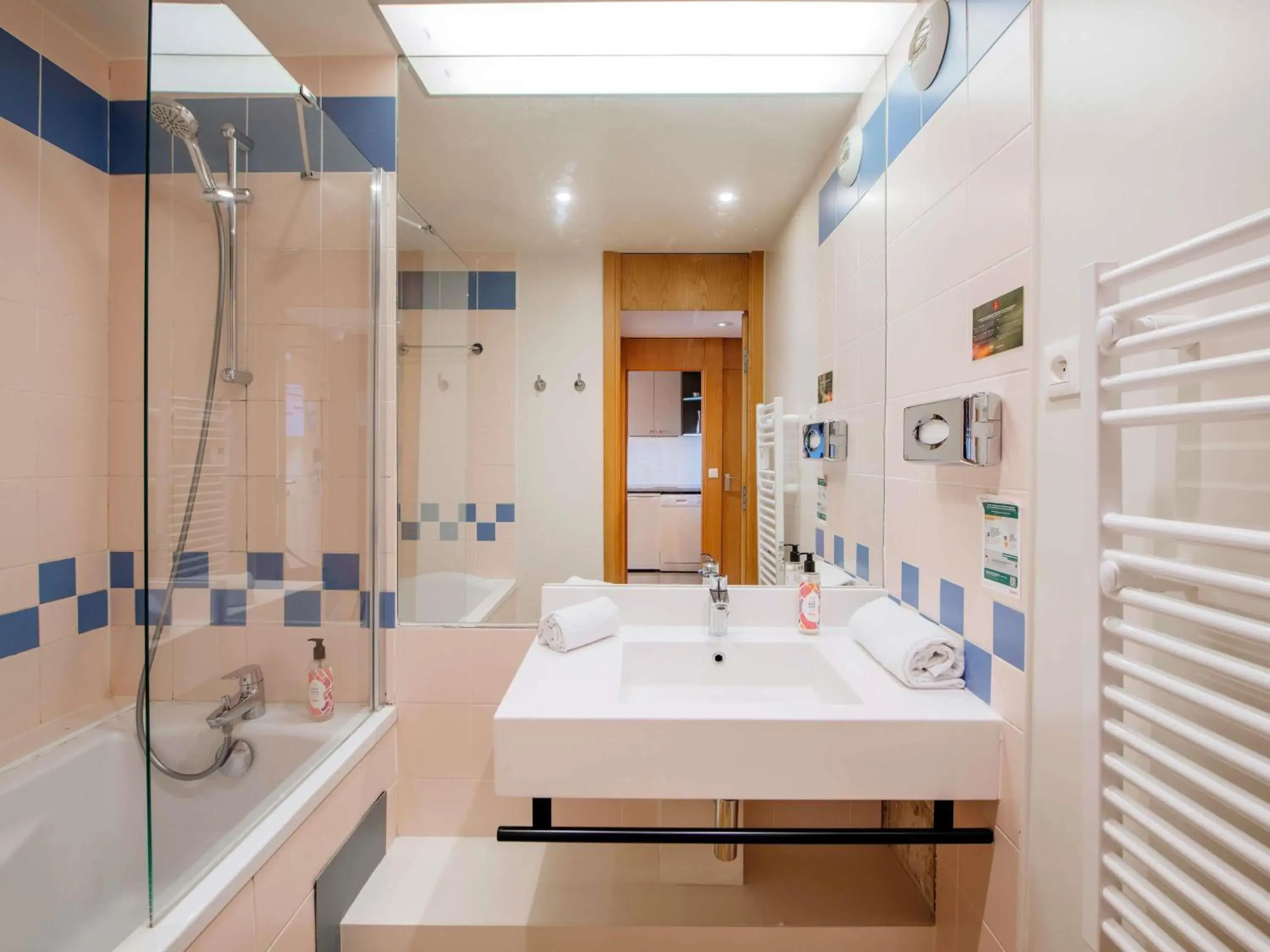 Property building in Aparthotel Adagio Paris XV Property building in Aparthotel Adagio Paris XV