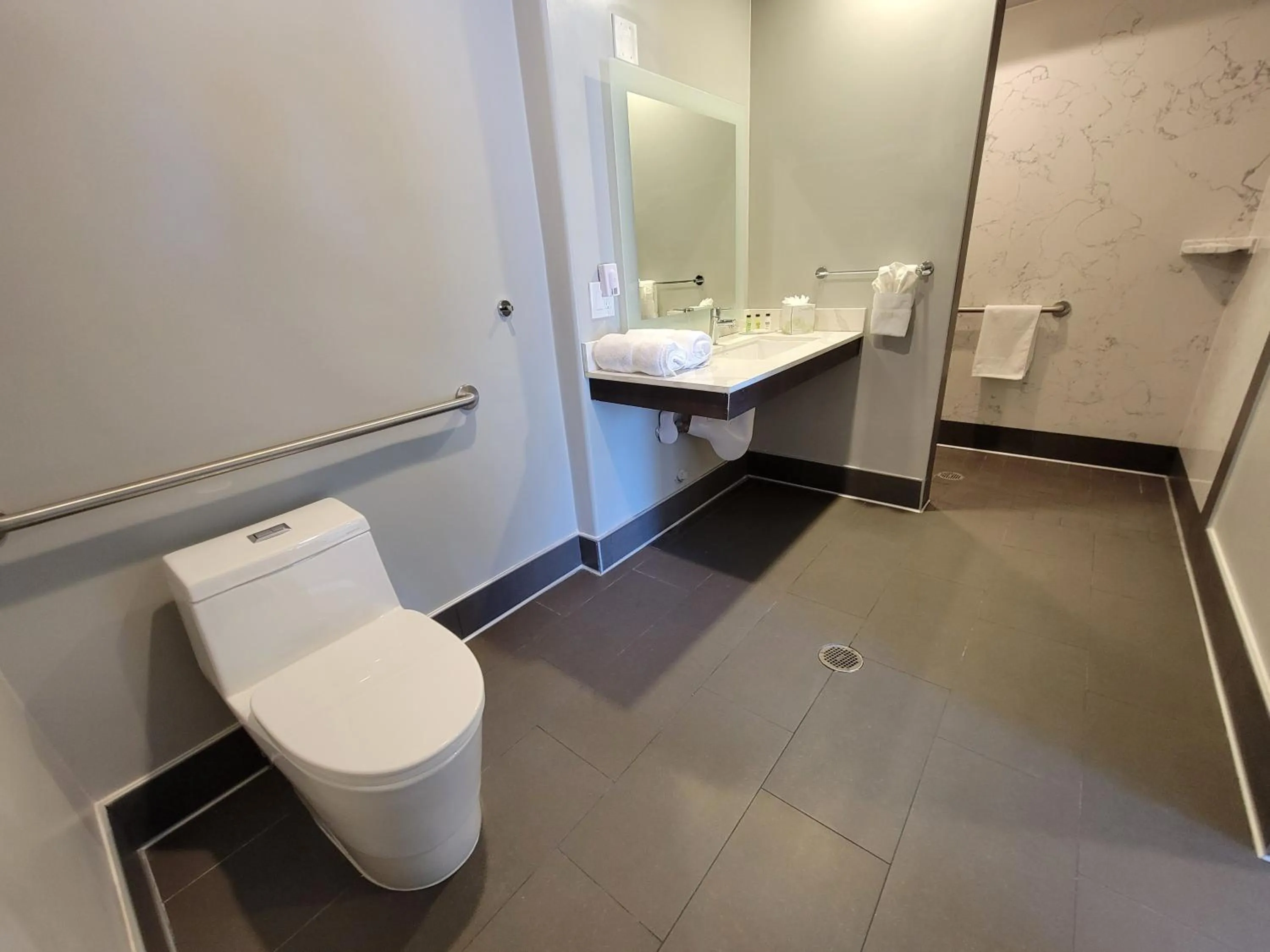 Bathroom in Signature Inn Santa Clara