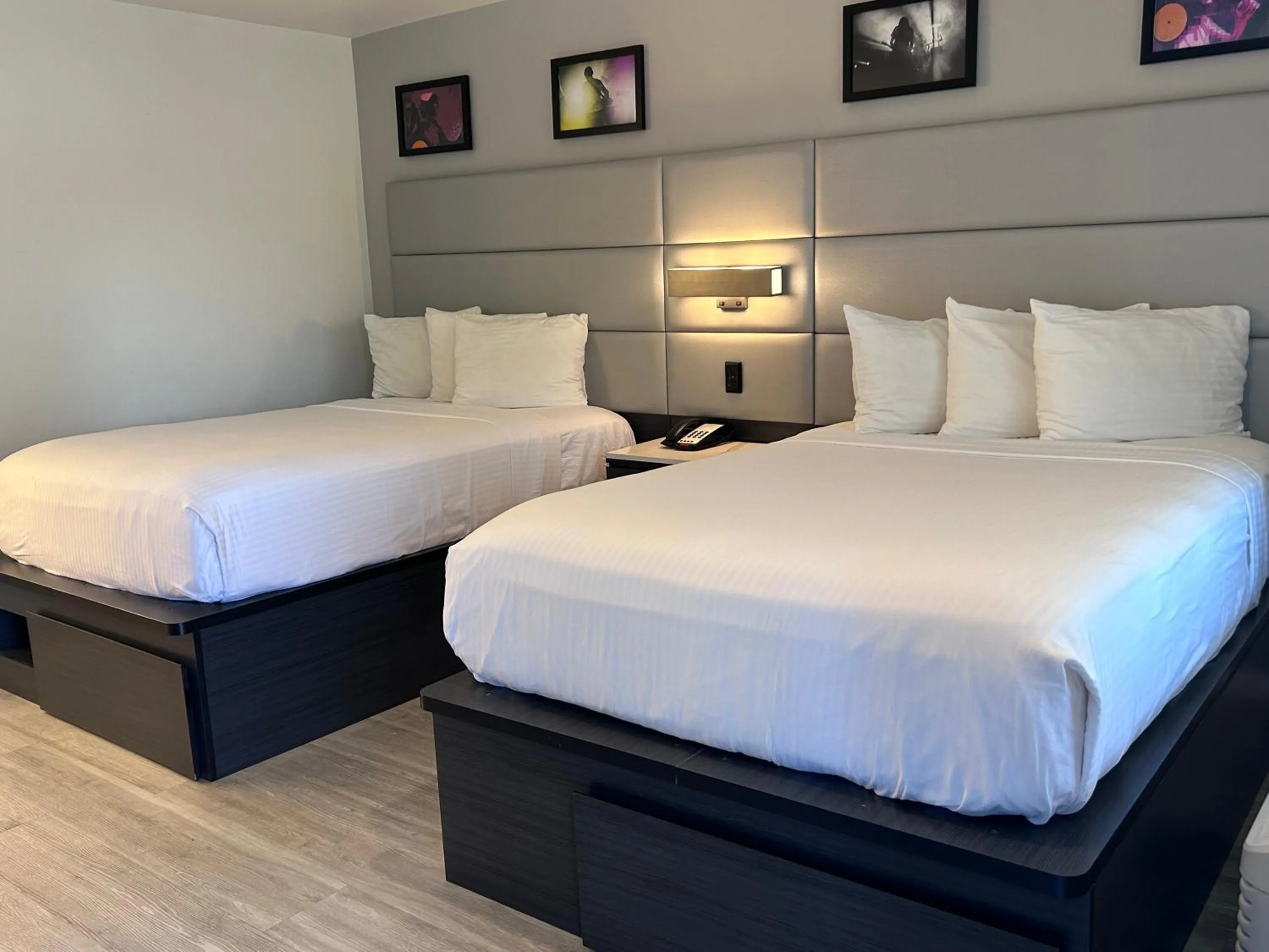 Bed in Signature Inn Santa Clara