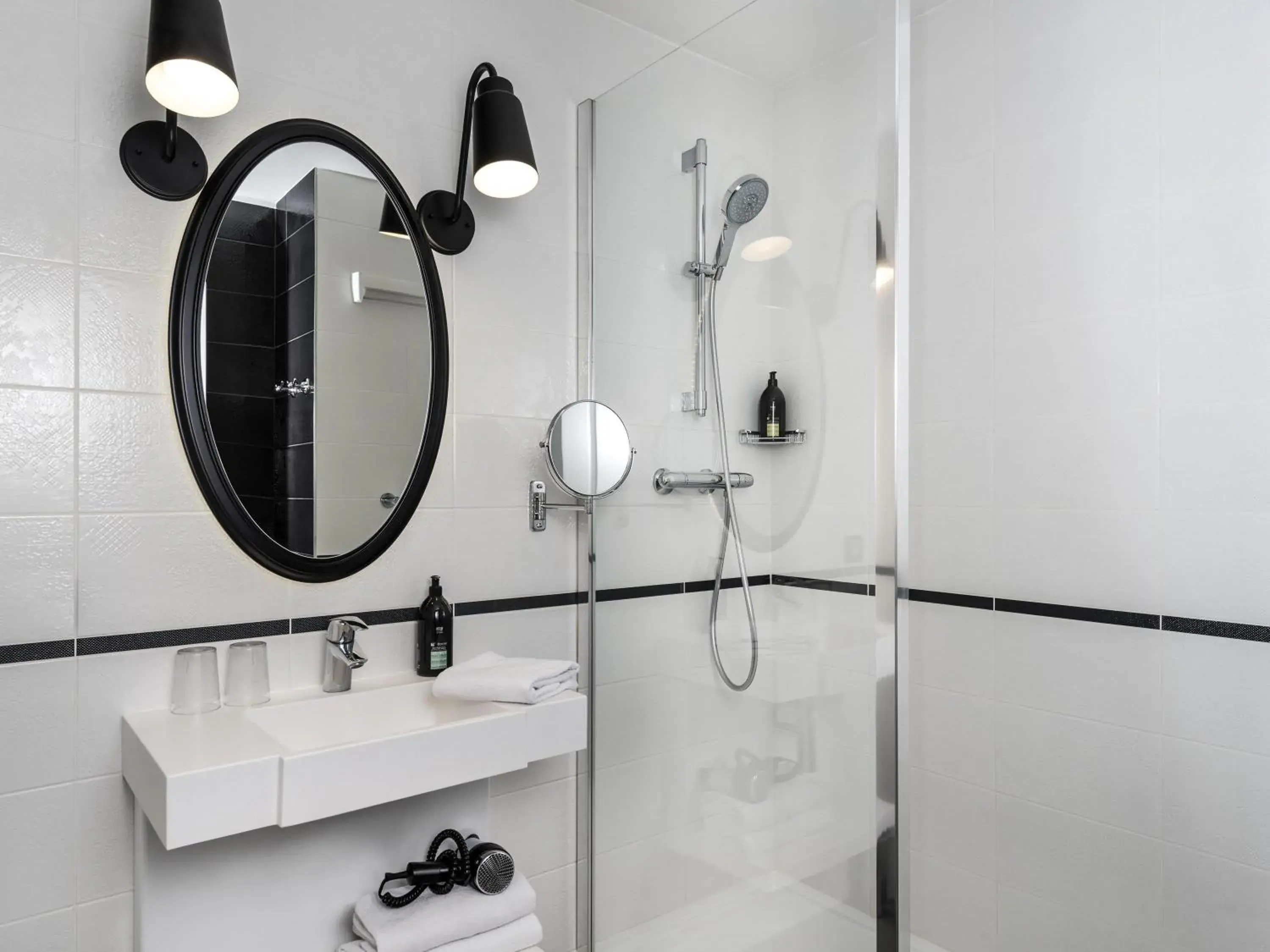 Bedroom in Aparthotel Adagio Paris Montmartre Bedroom in Aparthotel Adagio Paris Montmartre