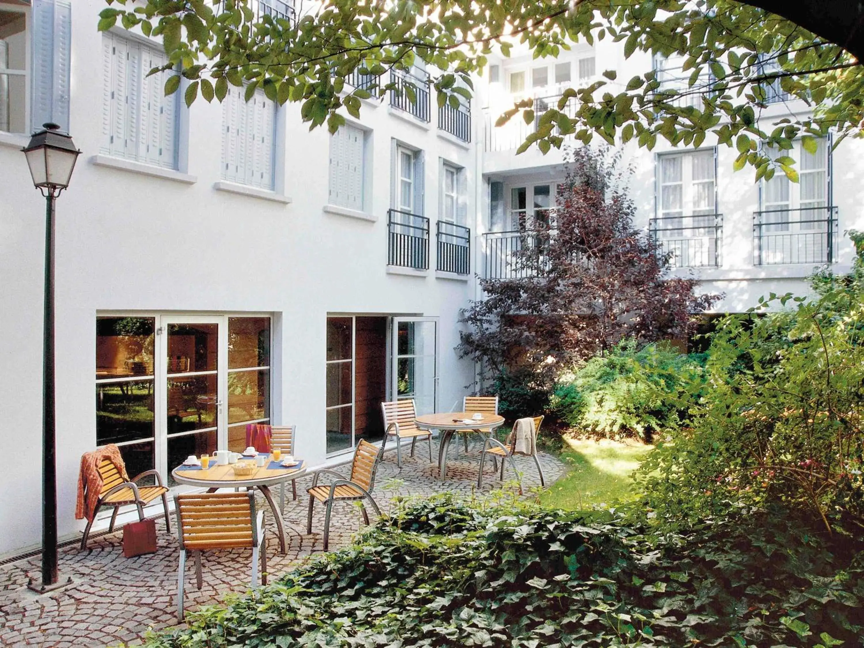Property building in Aparthotel Adagio Paris Montmartre Property building in Aparthotel Adagio Paris Montmartre