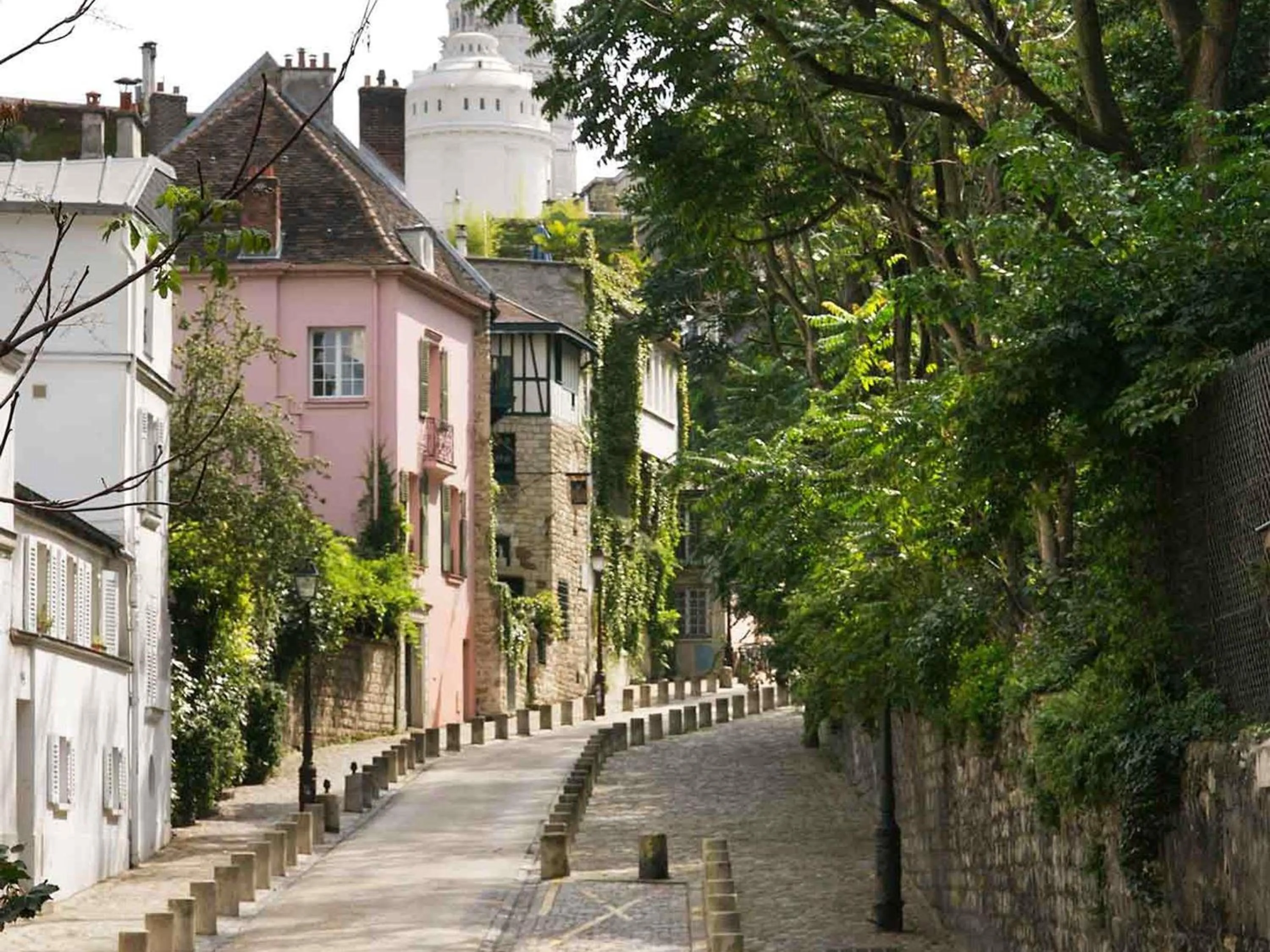 Property building in Aparthotel Adagio Paris Montmartre