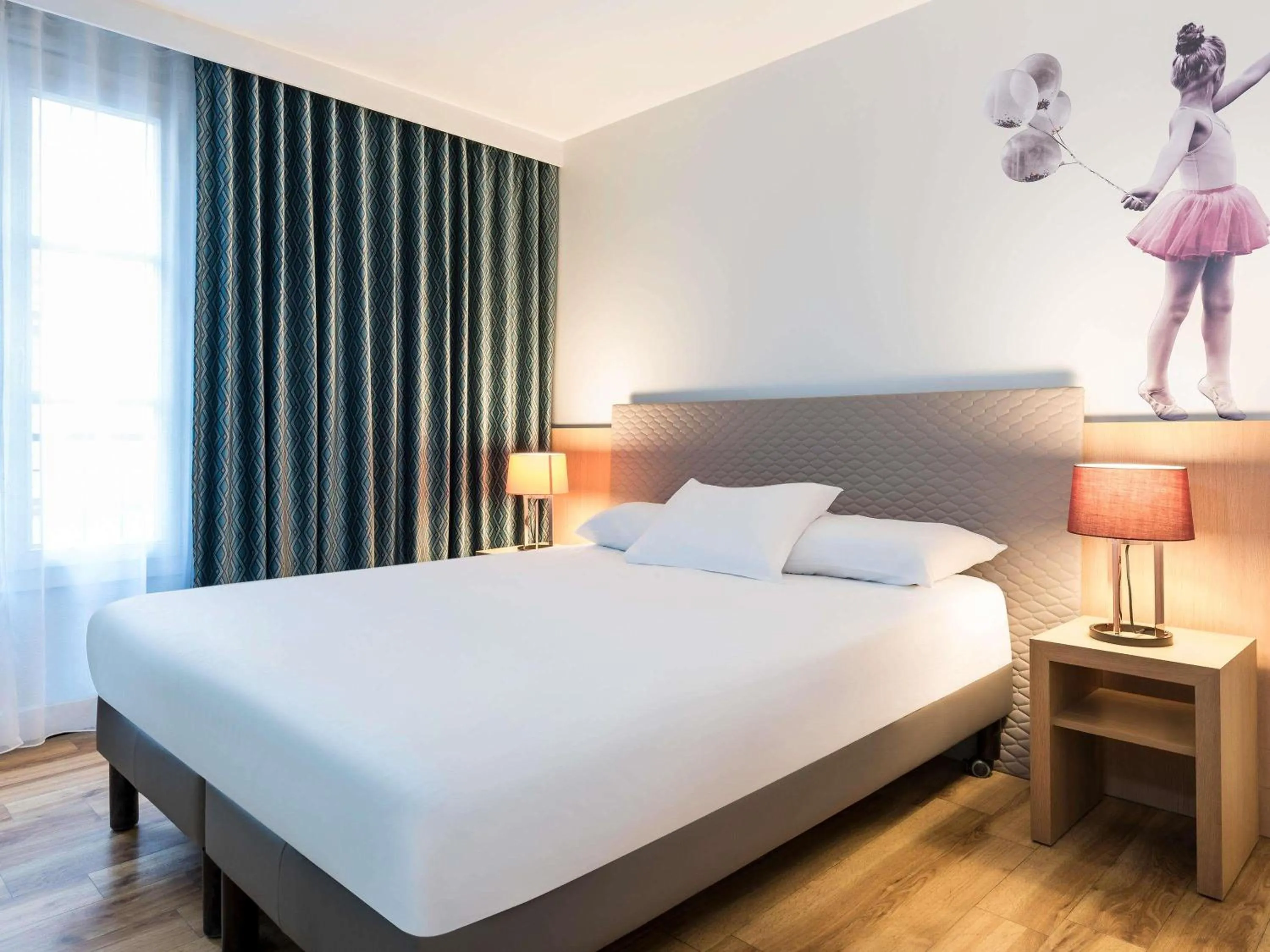 Bedroom, Bed in Aparthotel Adagio Paris Montmartre