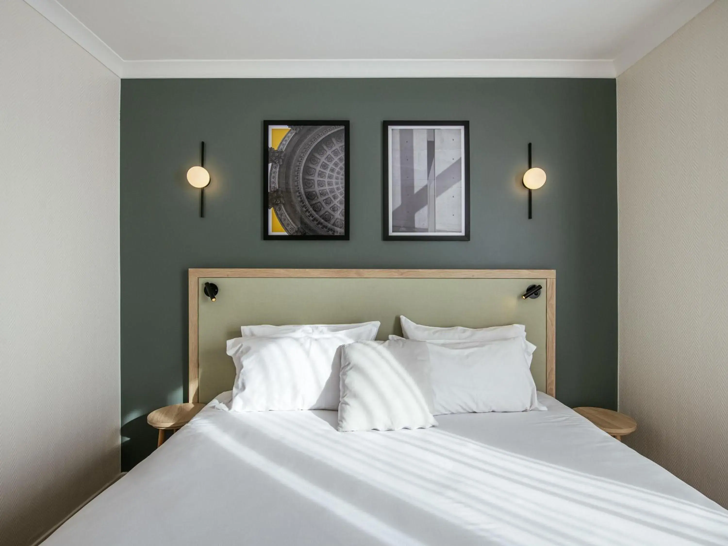 Bedroom, Bed in Aparthotel Adagio Paris Buttes Chaumont Bedroom, Bed in Aparthotel Adagio Paris Buttes Chaumont