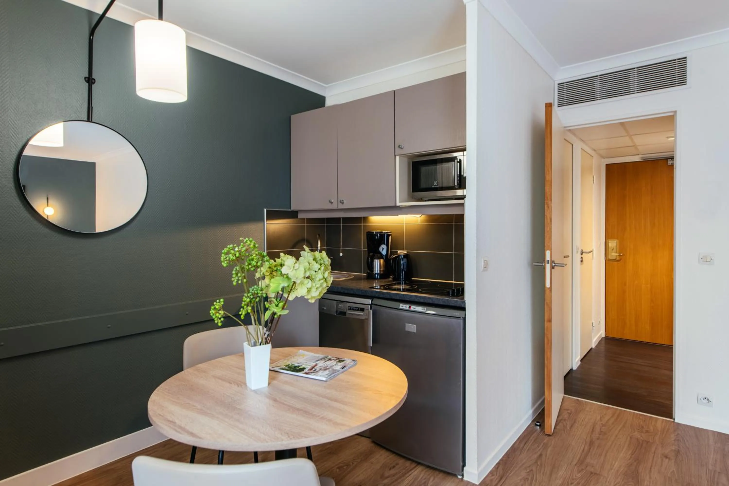 kitchen in Aparthotel Adagio La Défense Le Parc