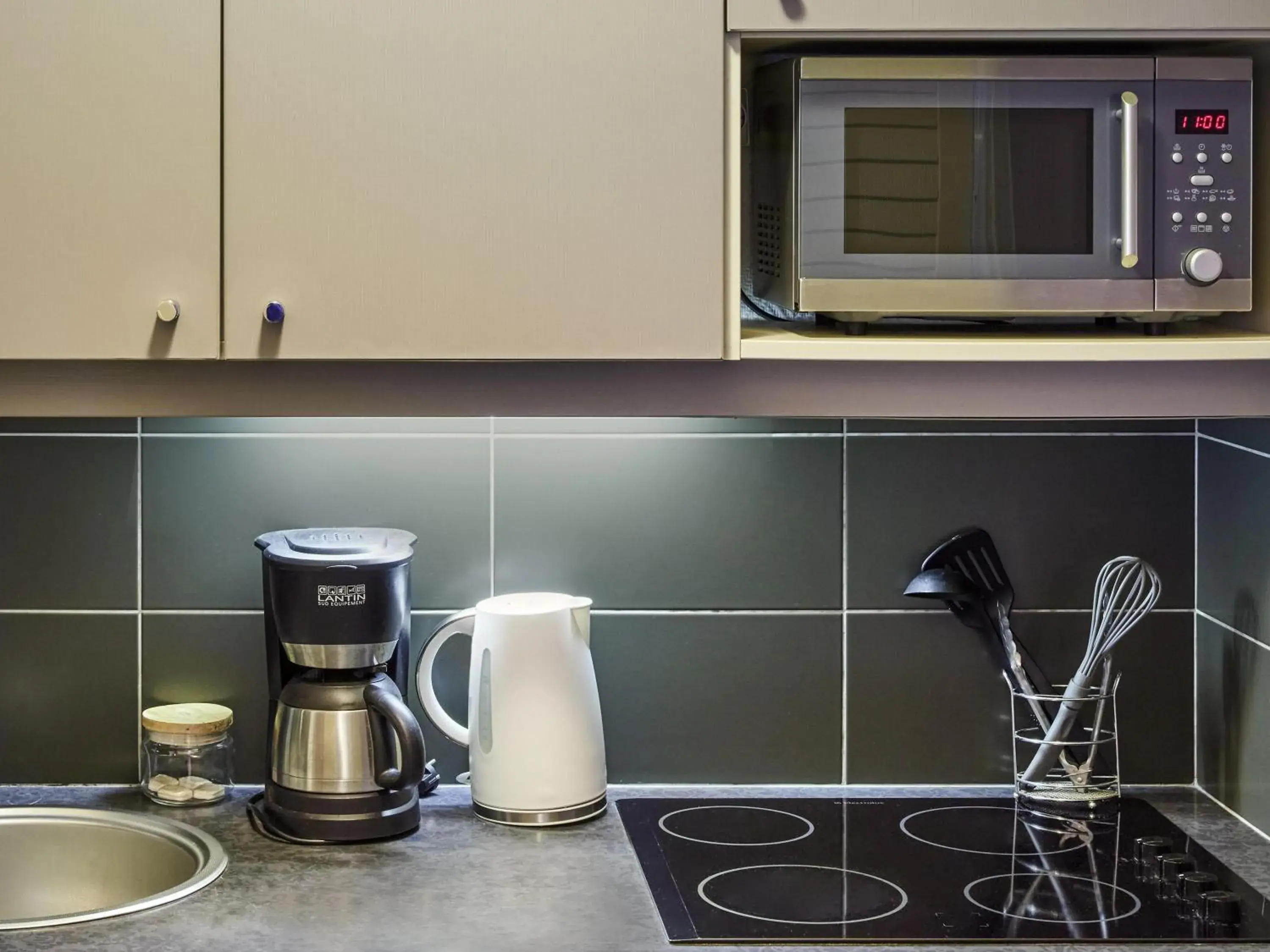 Bedroom in Aparthotel Adagio La Défense Le Parc Bedroom in Aparthotel Adagio La Défense Le Parc