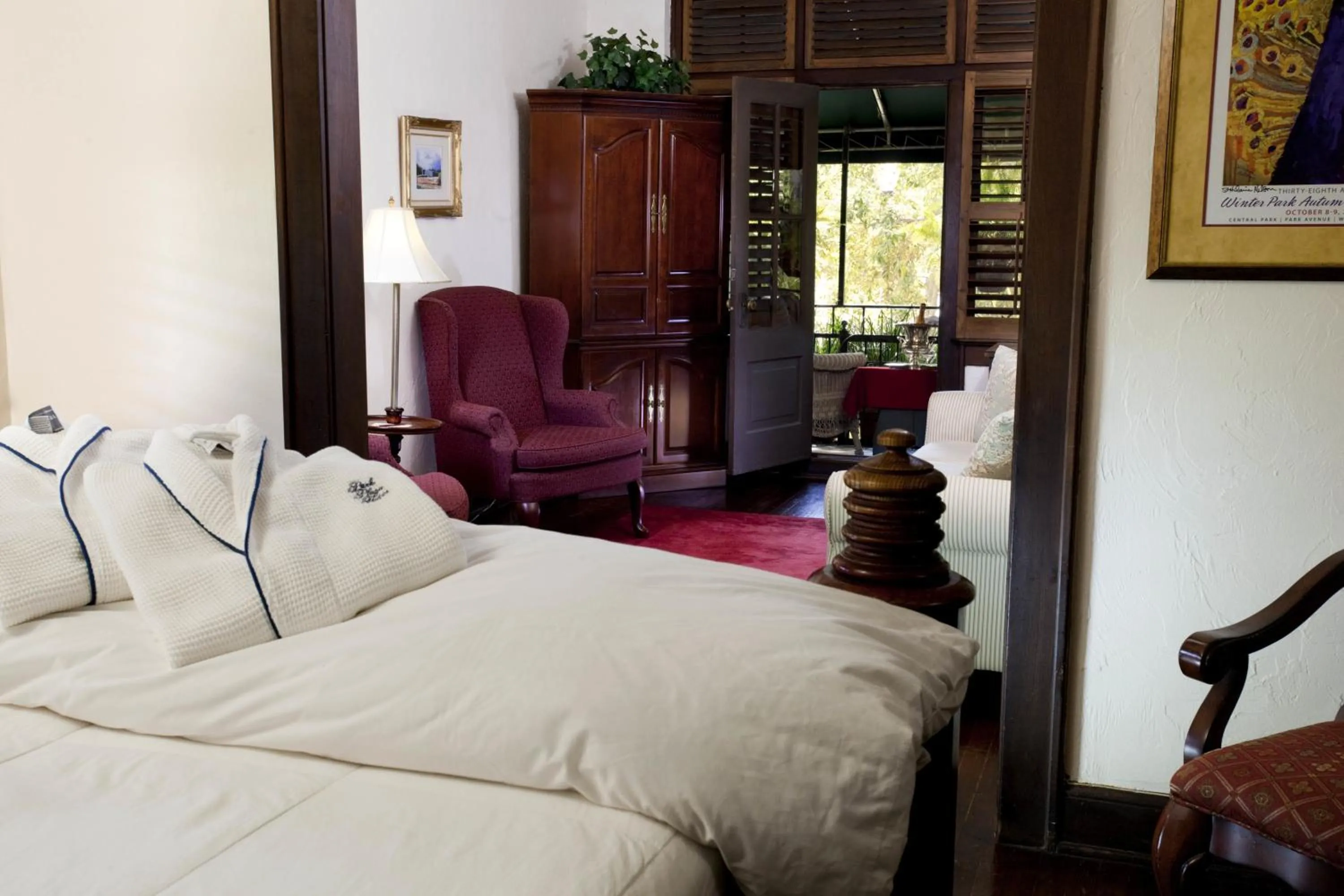 Seating area, Bed in Park Plaza Hotel Orlando - Winter Park