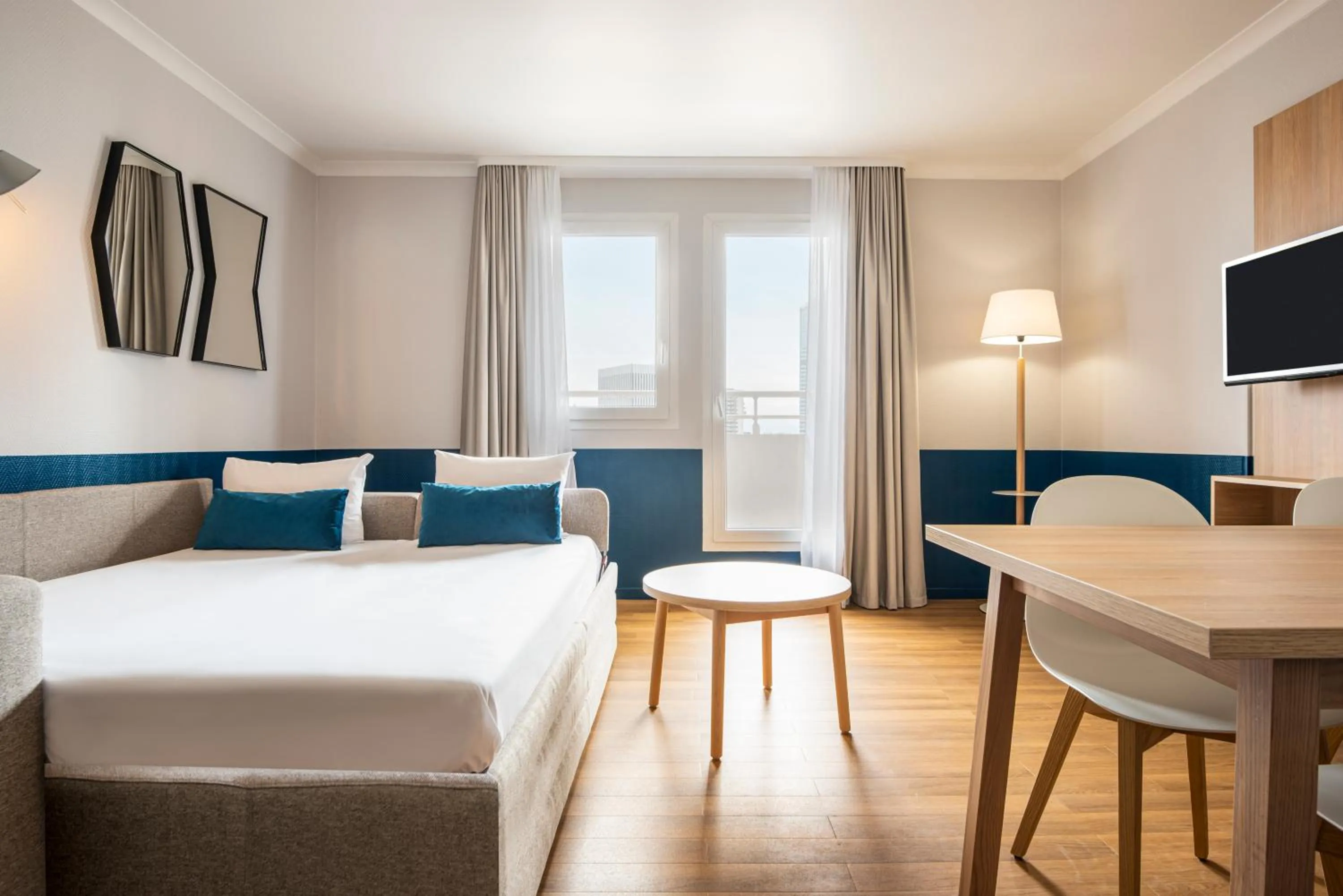 Bedroom, Bed in Aparthotel Adagio La Défense Kléber