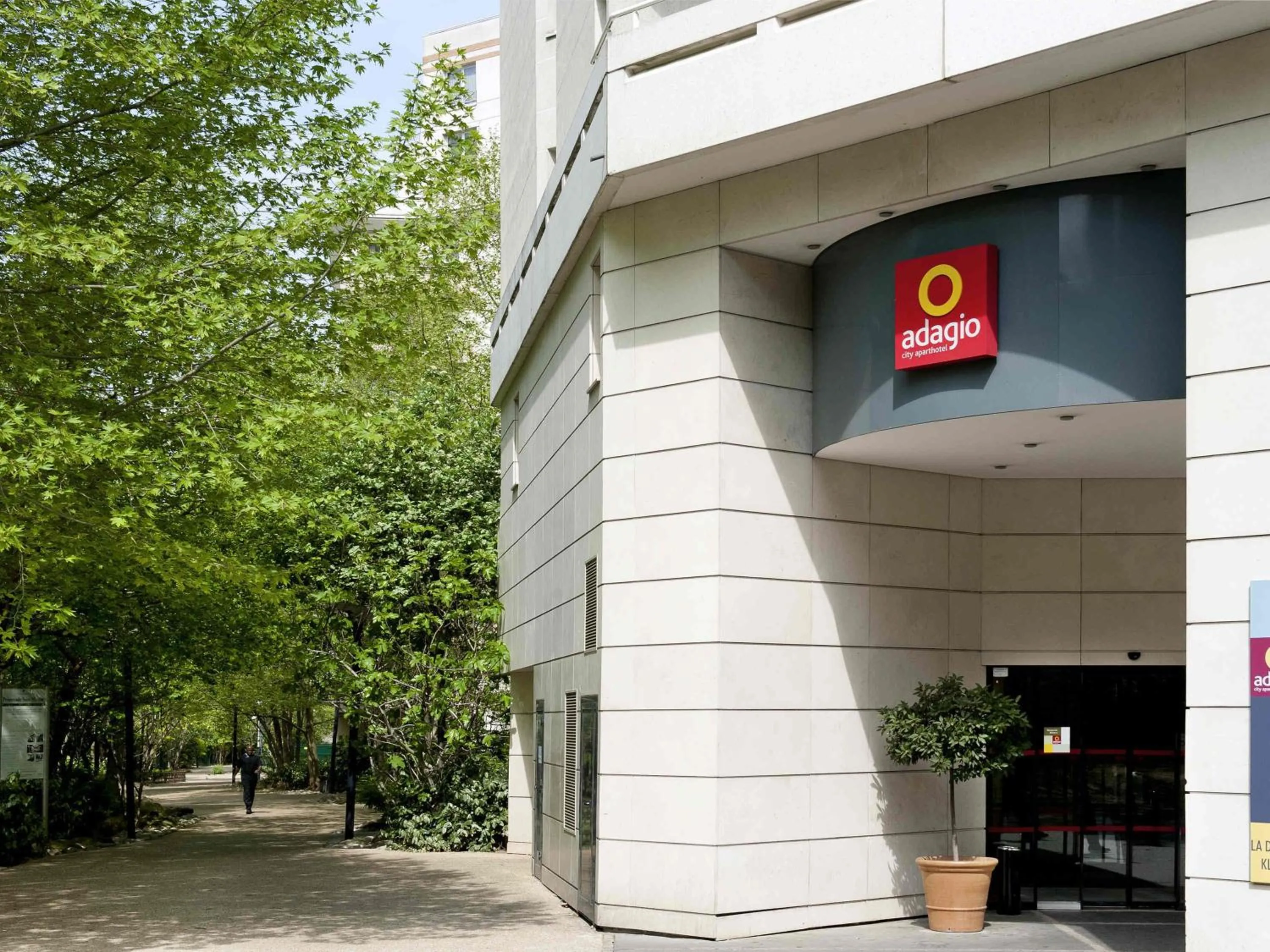 Property building in Aparthotel Adagio La Défense Kléber