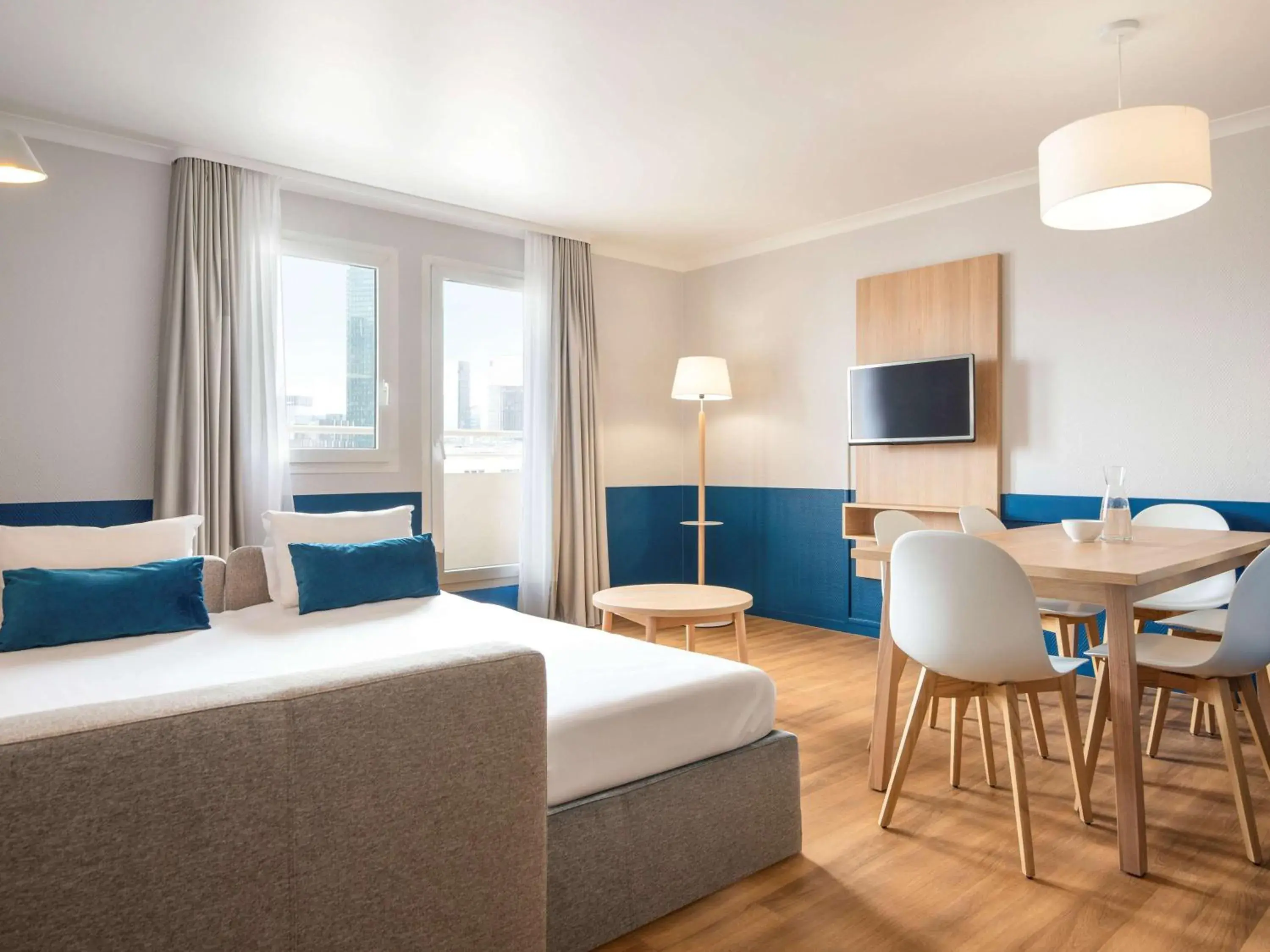 Photo of the whole room, Bed in Aparthotel Adagio La Défense Kléber Photo of the whole room, Bed in Aparthotel Adagio La Défense Kléber