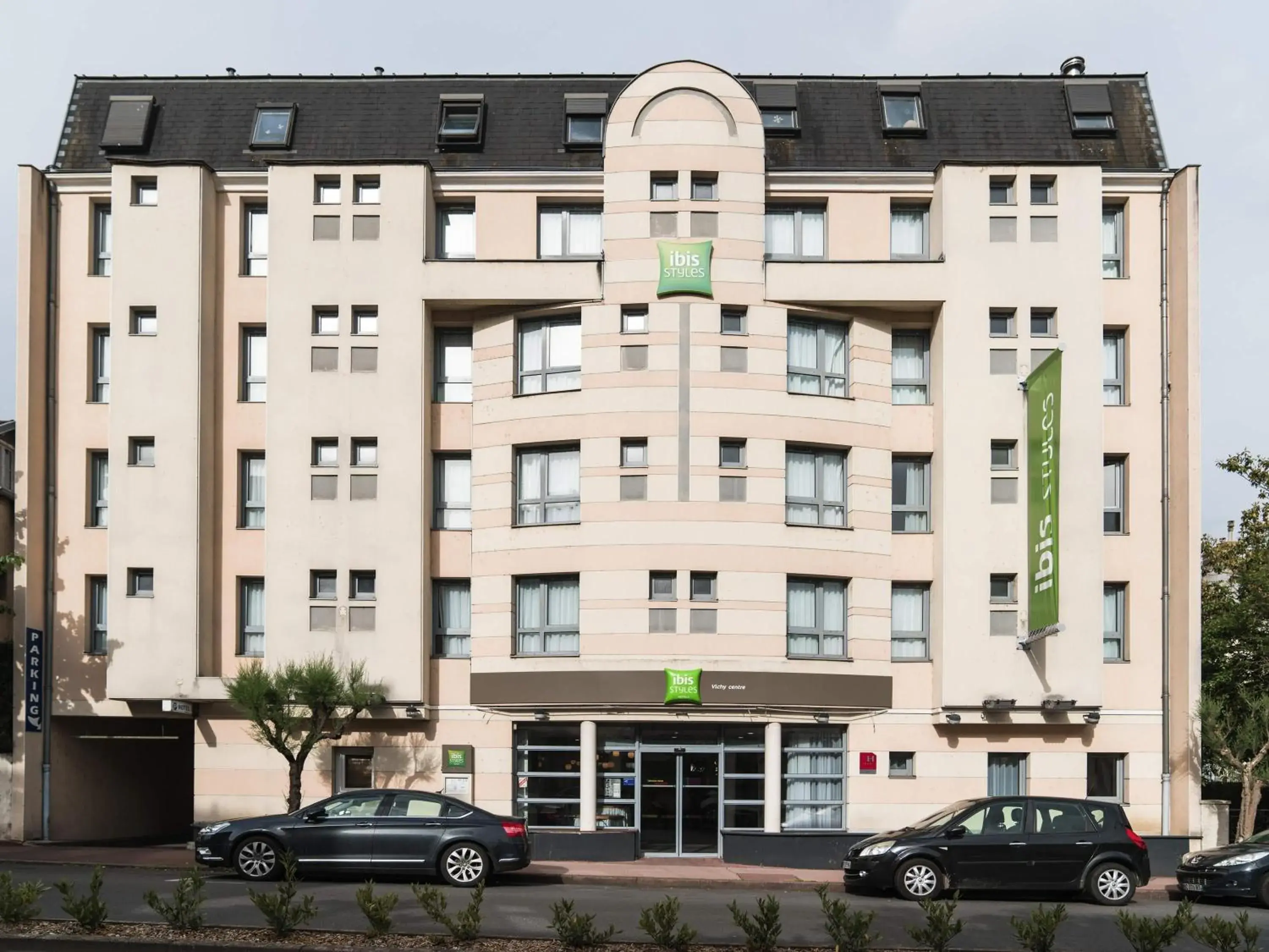 Property building in Hôtel ibis Styles Vichy Centre Property building in Hôtel ibis Styles Vichy Centre