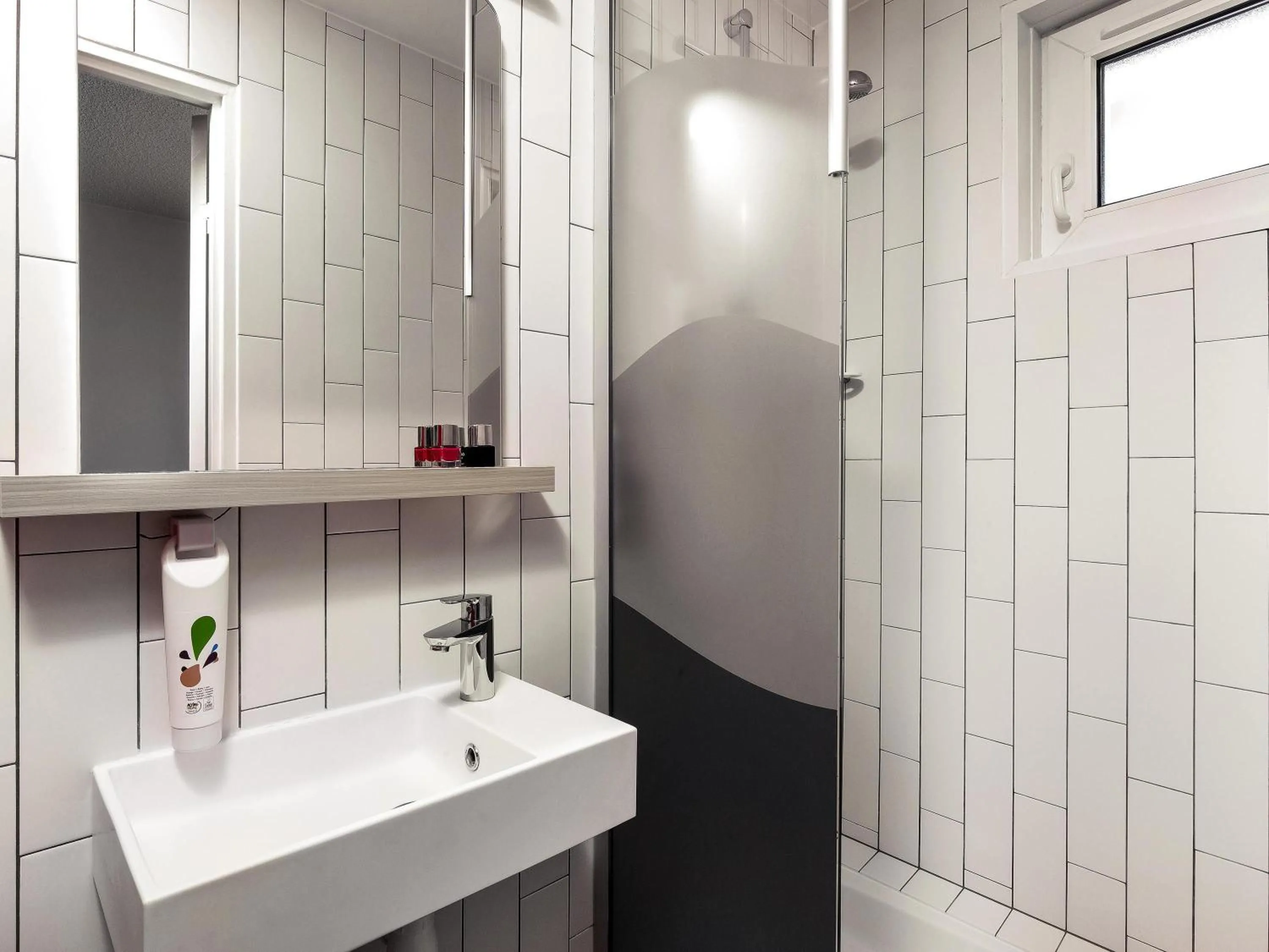 Bedroom in Hôtel ibis Styles Vichy Centre