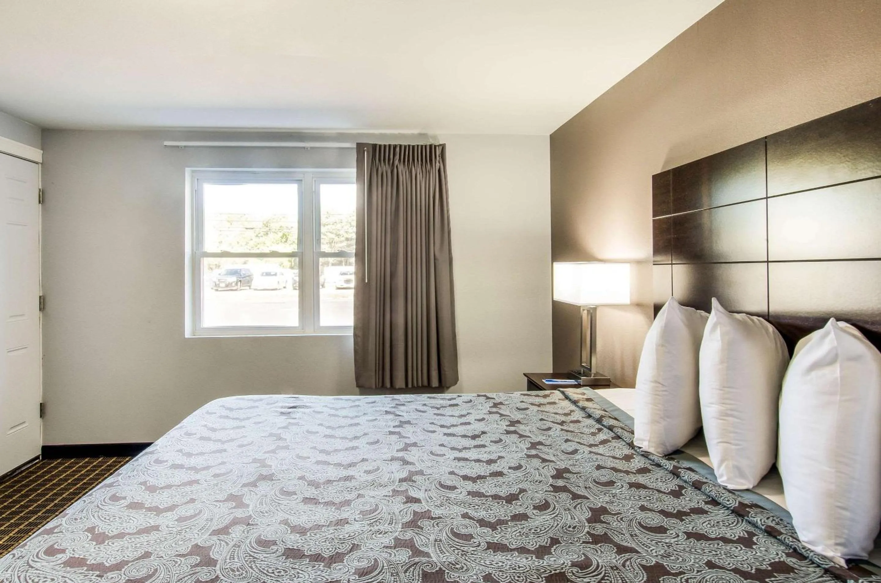 Photo of the whole room, Bed in Rodeway Inn Middleboro-Plymouth