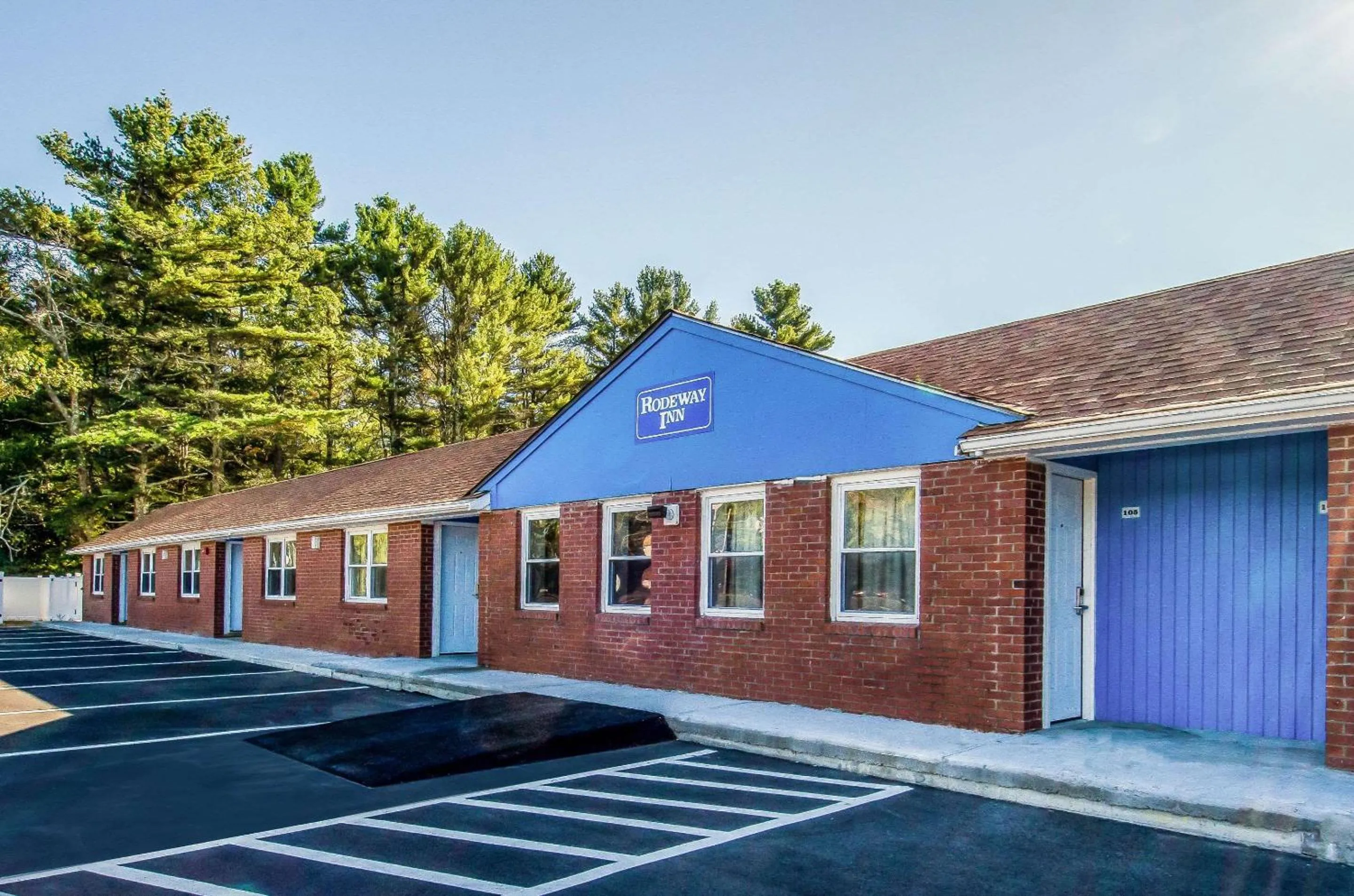 Property building in Rodeway Inn Middleboro-Plymouth