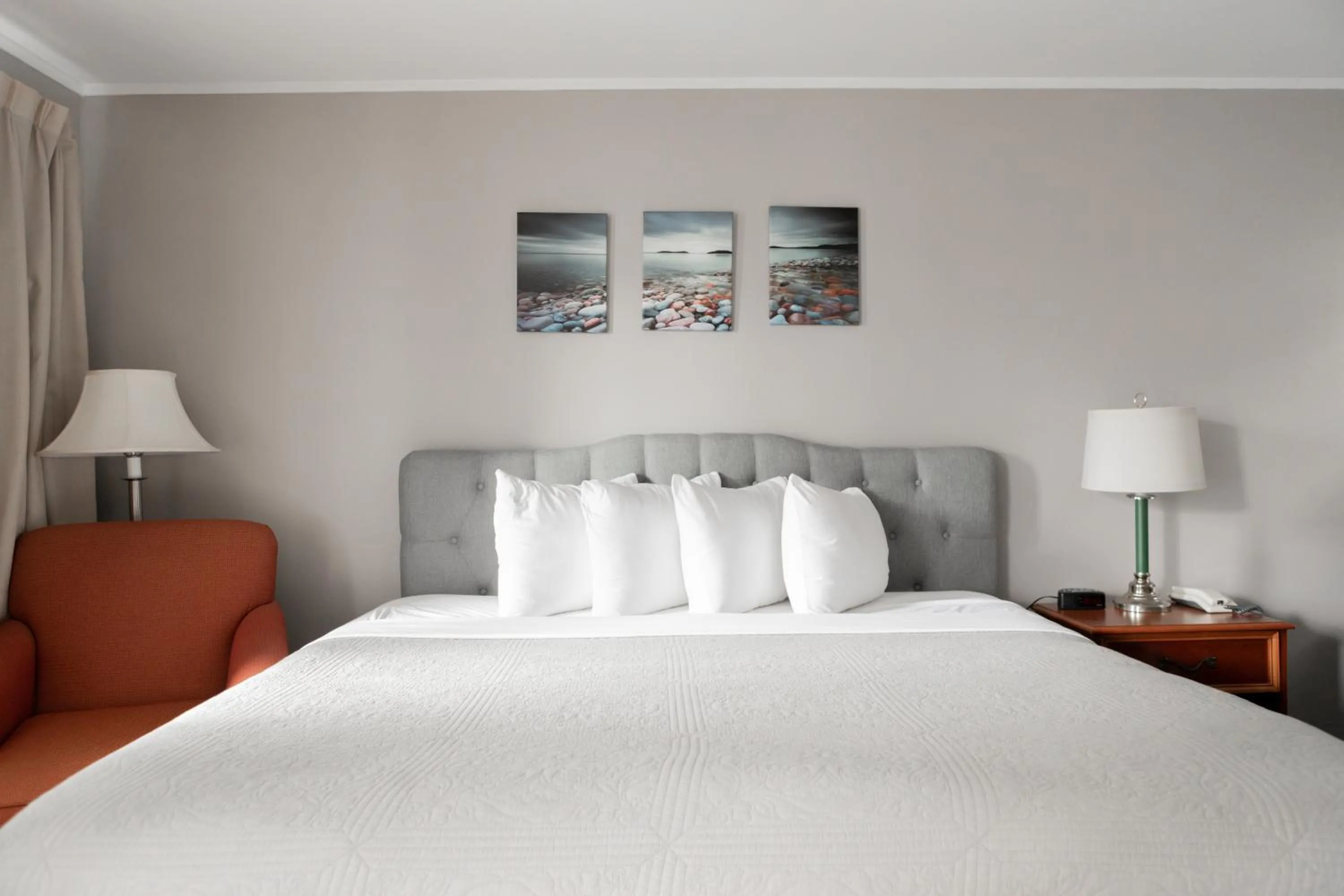 Bed in Admiral Motel