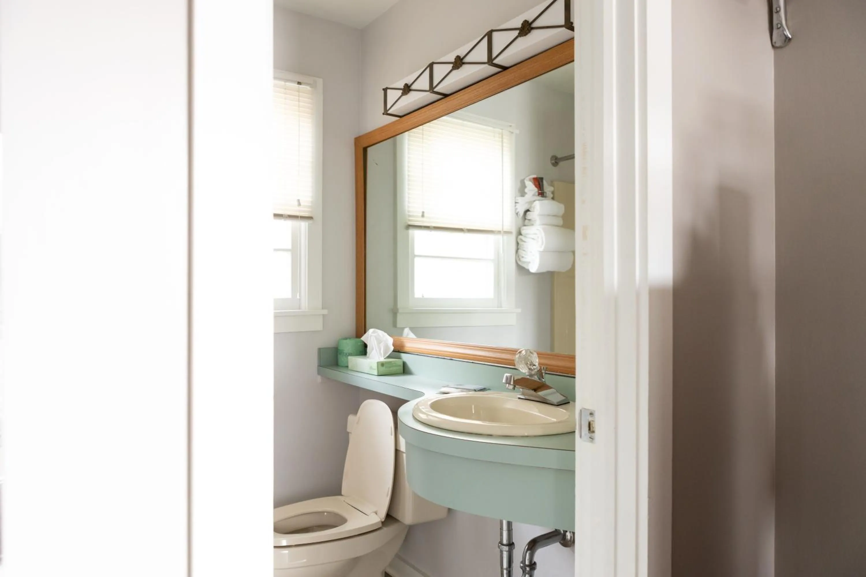 Toilet in Admiral Motel