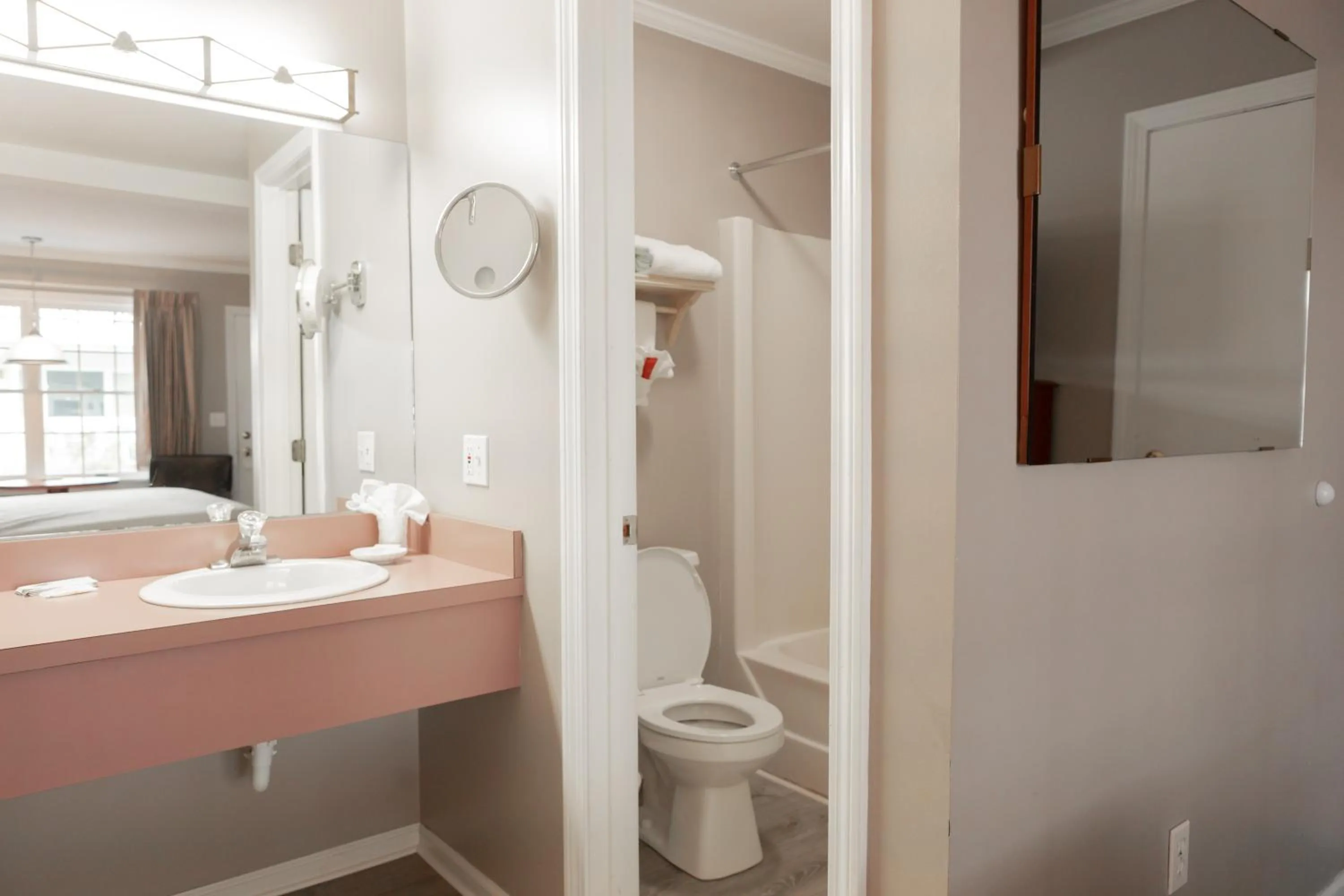 Shower in Admiral Motel