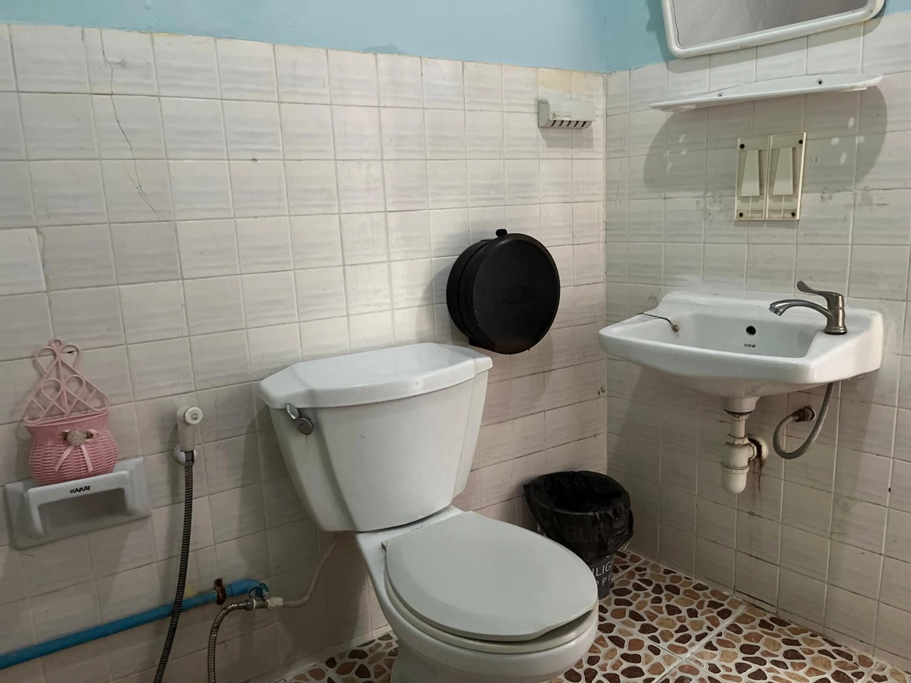 Toilet in Baan Picha 2