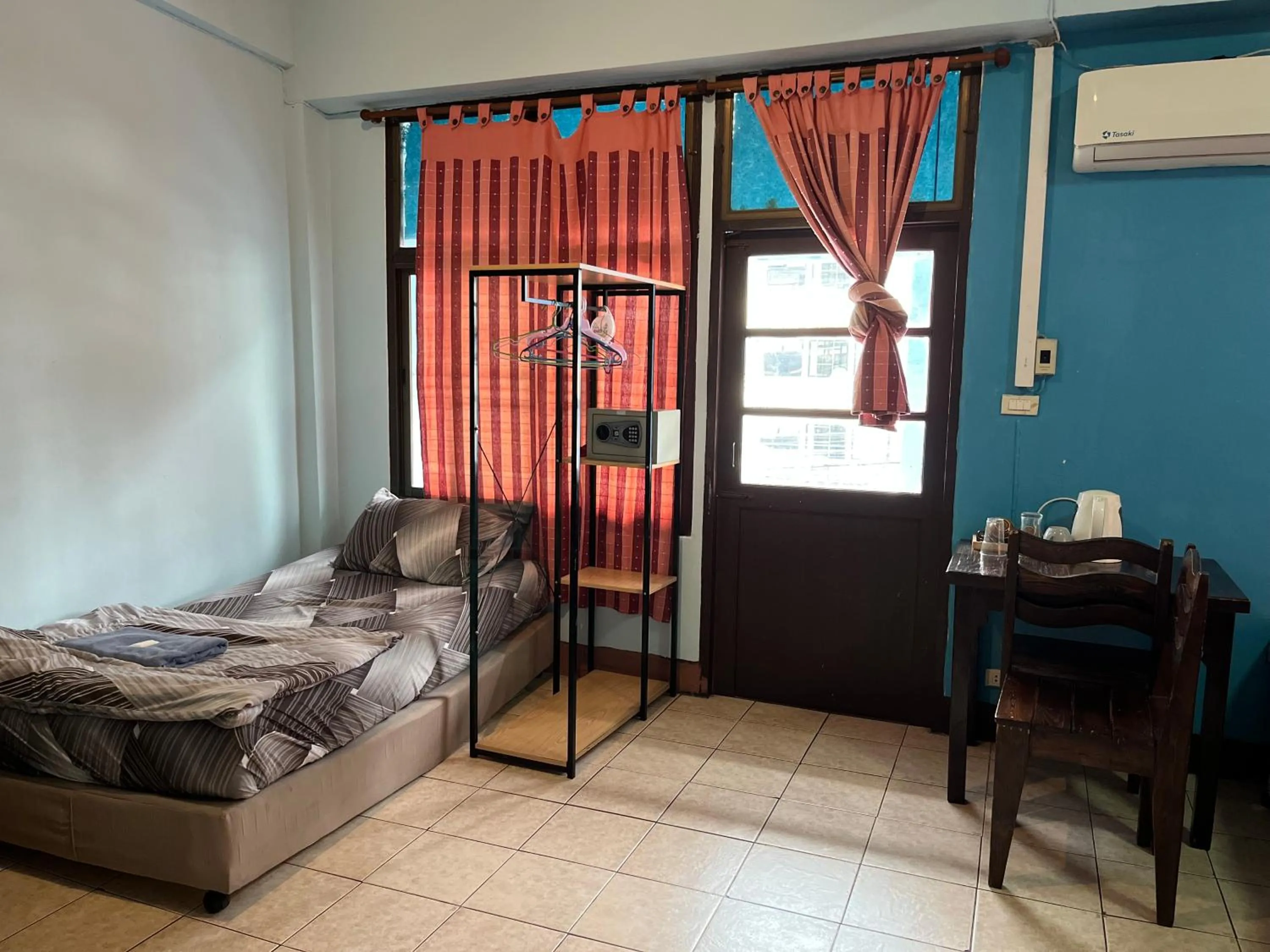 Photo of the whole room, Bed in Baan Picha 2