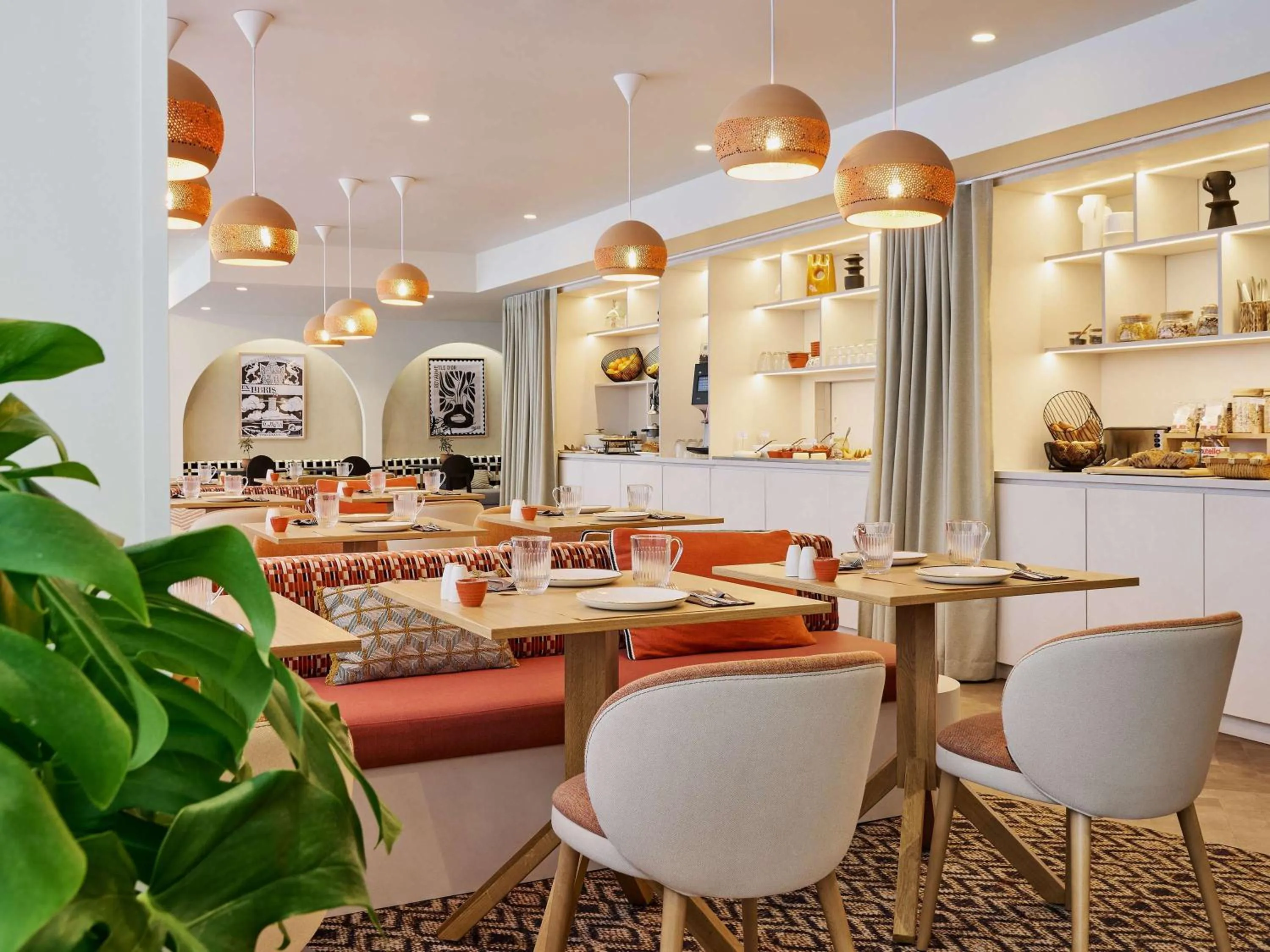 Property building in Hotel Continental Saint Raphael