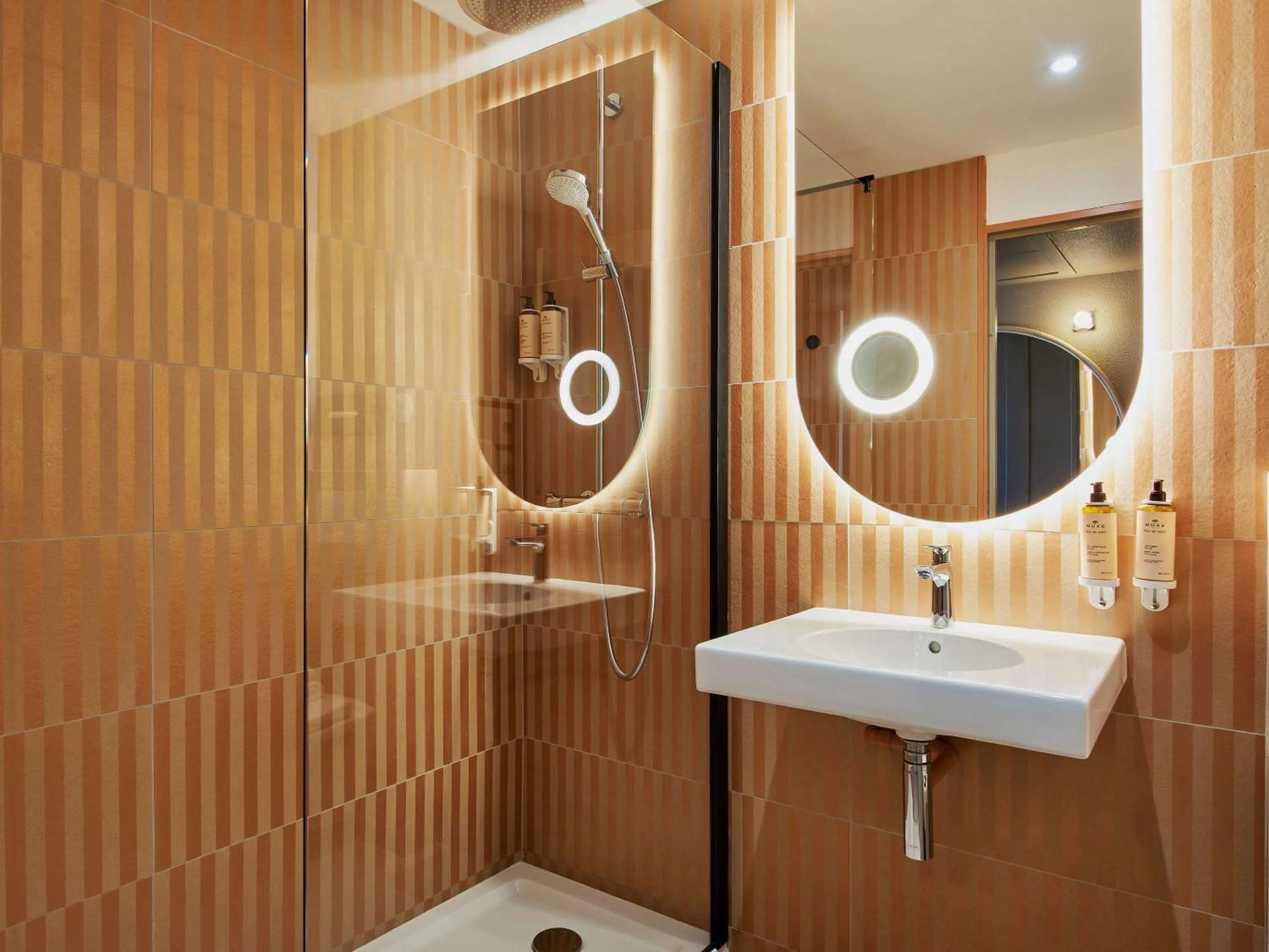 Bathroom in Hotel Continental Saint Raphael