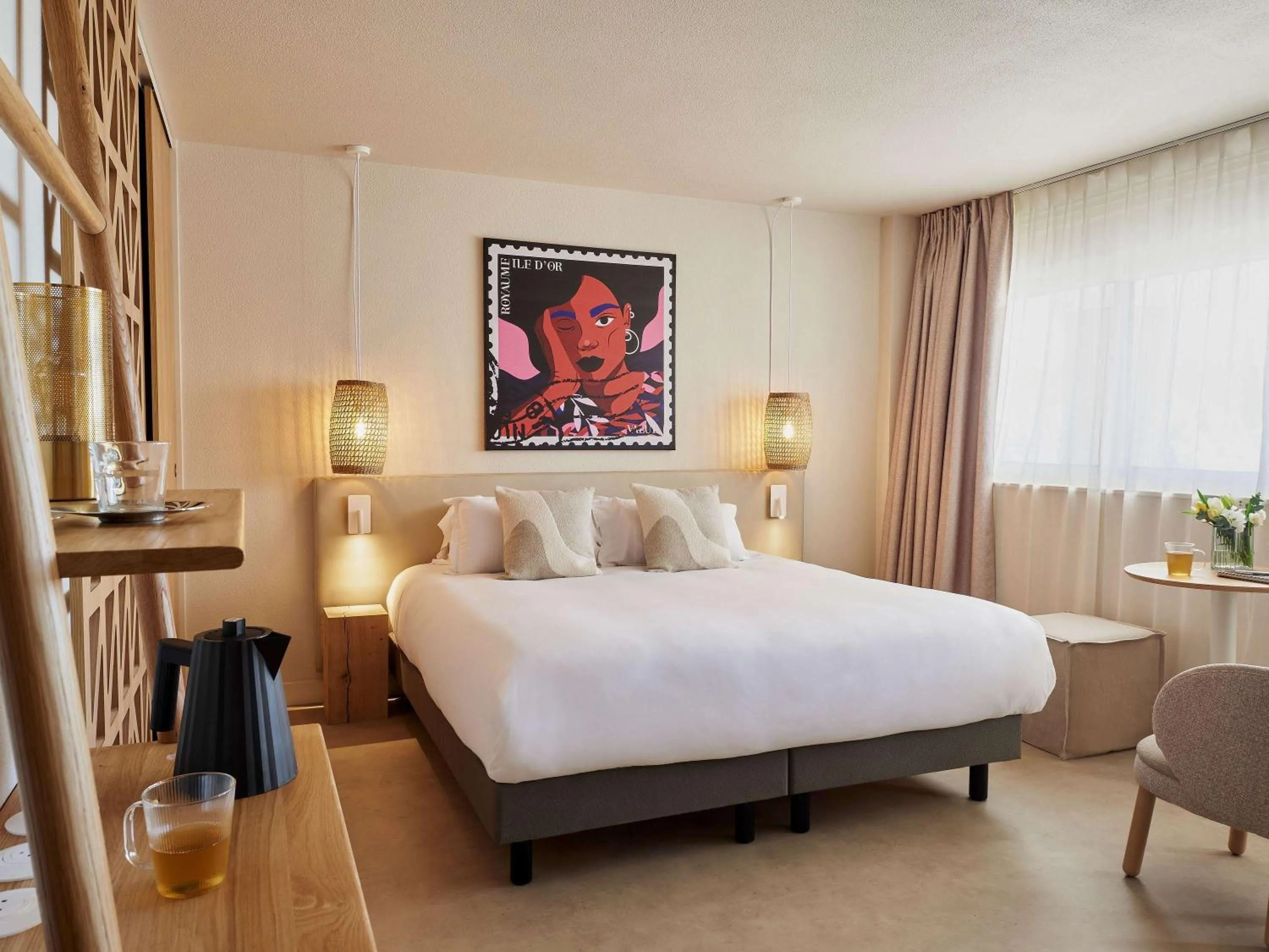 Bedroom, Bed in Hotel Continental Saint Raphael