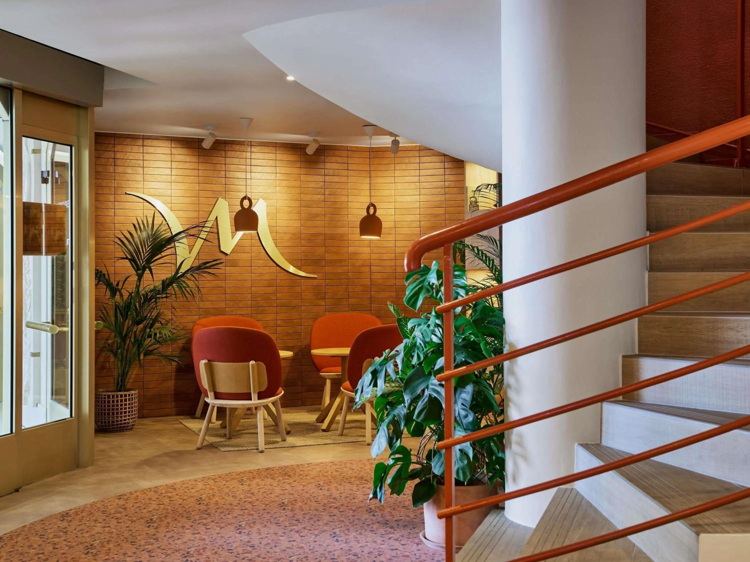 Lounge or bar in Mercure Saint Raphael Centre Plage