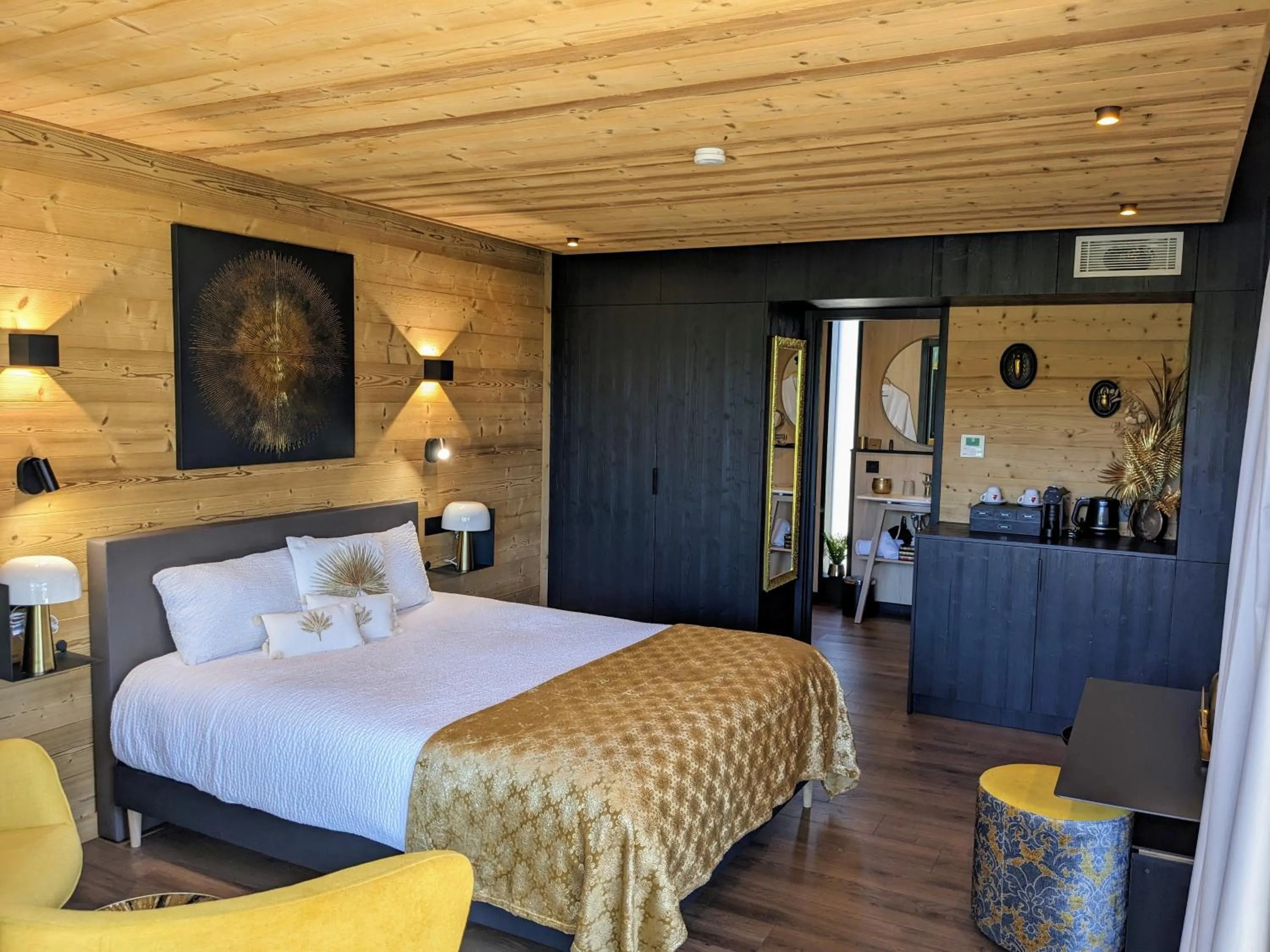 fireplace in Le Confidentiel Hôtel & SPA