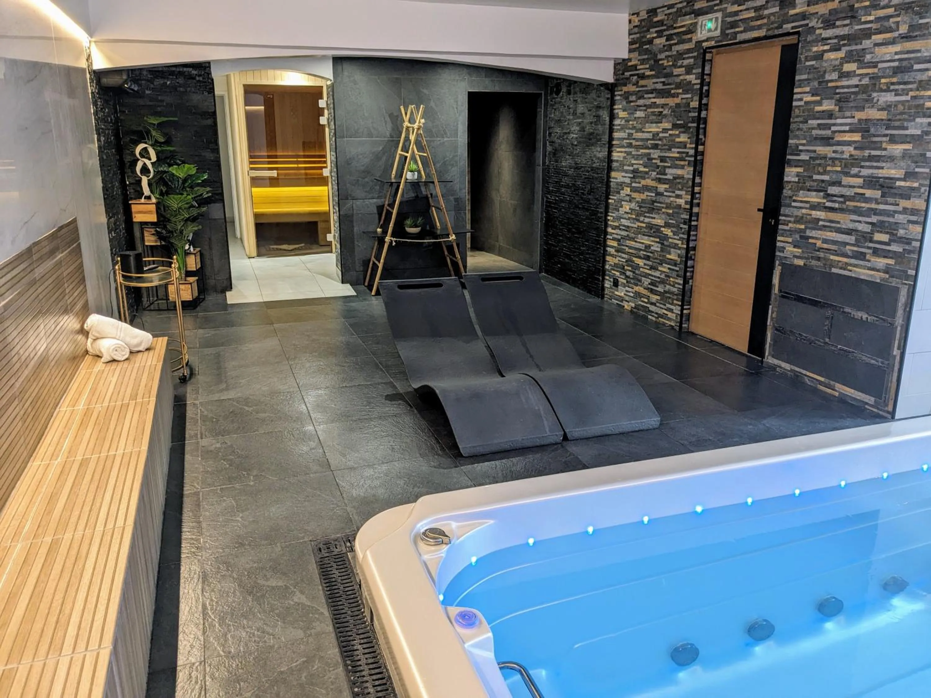 Sauna in Le Confidentiel Hôtel & SPA