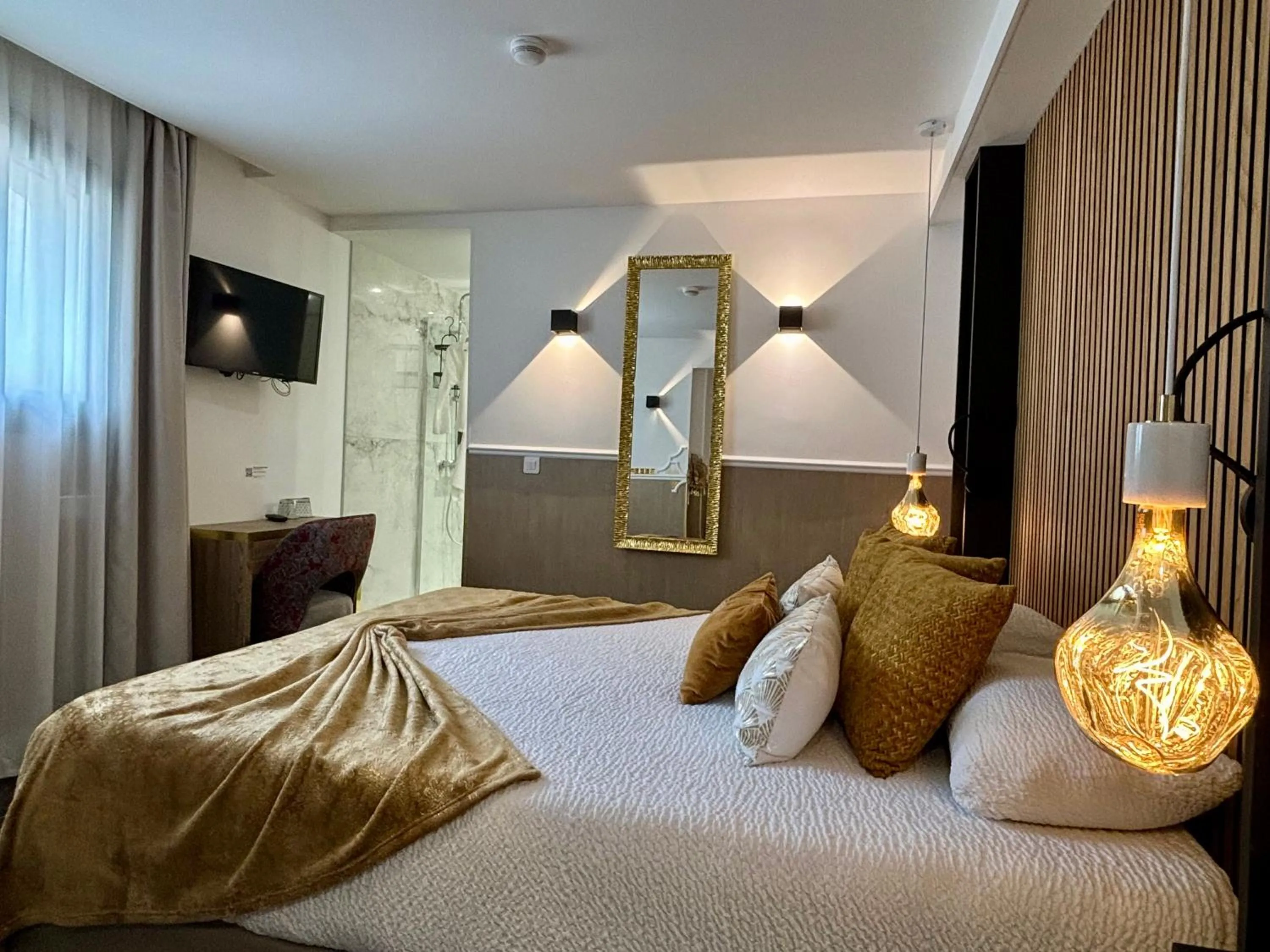 Photo of the whole room in Le Confidentiel Hôtel & SPA