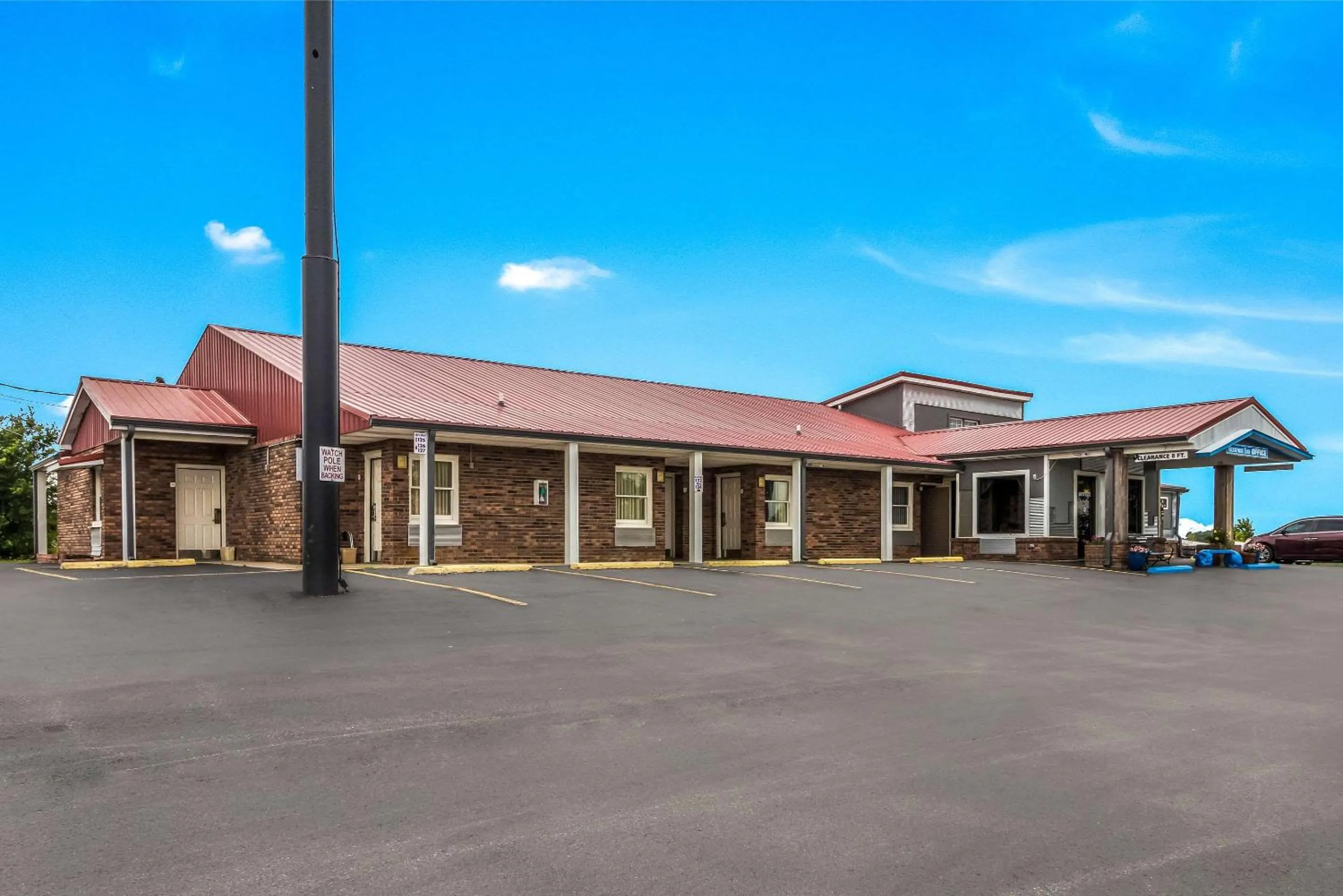 Property building in Rodeway Inn Cadiz