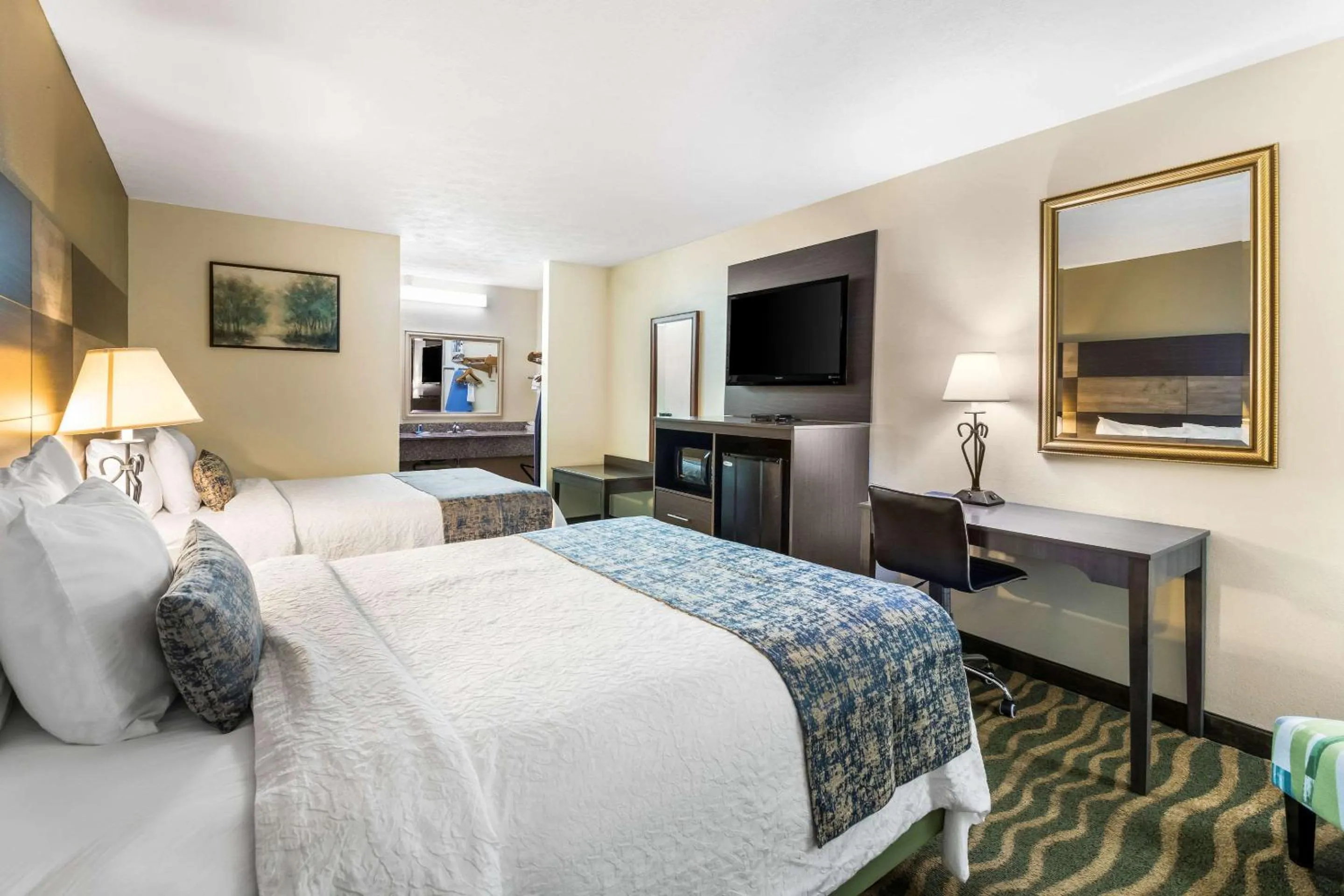 Photo of the whole room, Bed in Rodeway Inn Cadiz