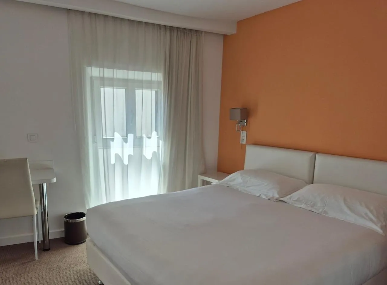 Photo of the whole room, Bed in Hôtel Ligure